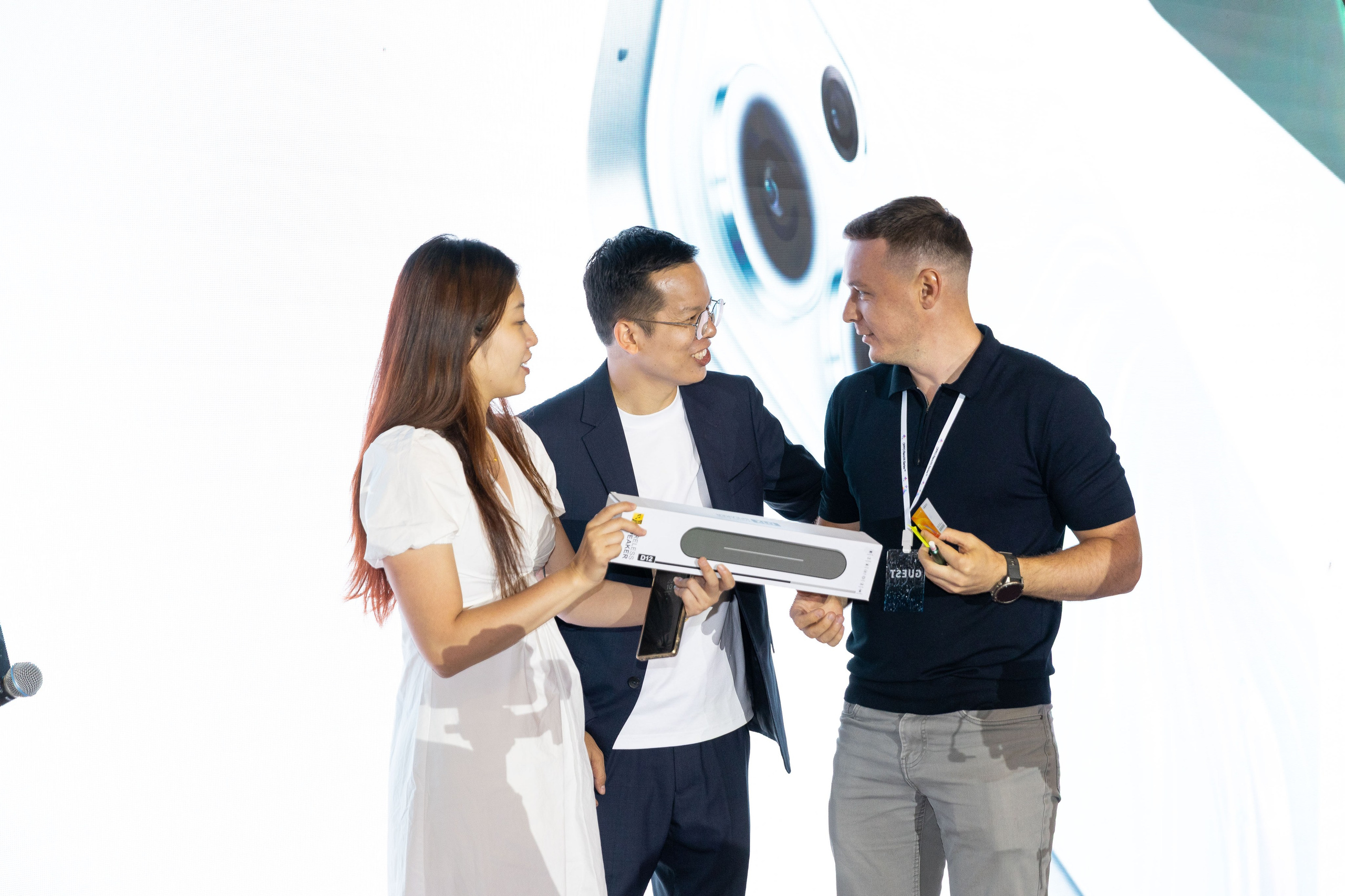 Презентация смартфона OPPO в Алматы — репортажная фотосъемка