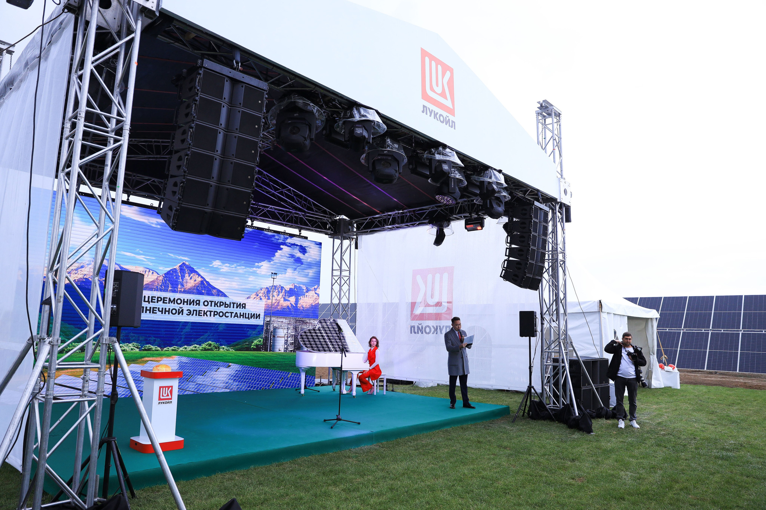 Открытие солнечной электростанции LUKOIL в Алматы — фотосъемка