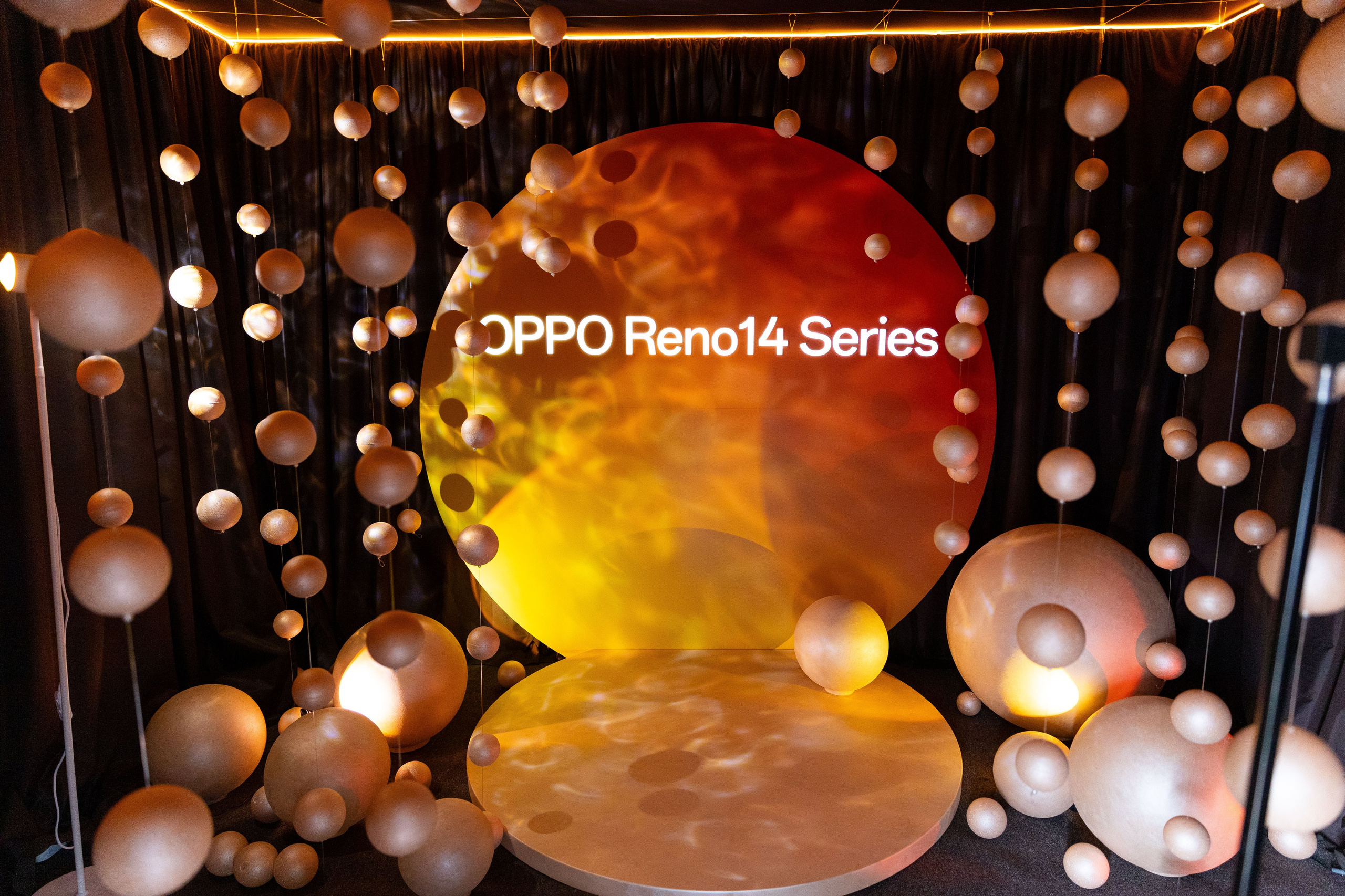 Презентация смартфона OPPO в Алматы — репортажная фотосъемка