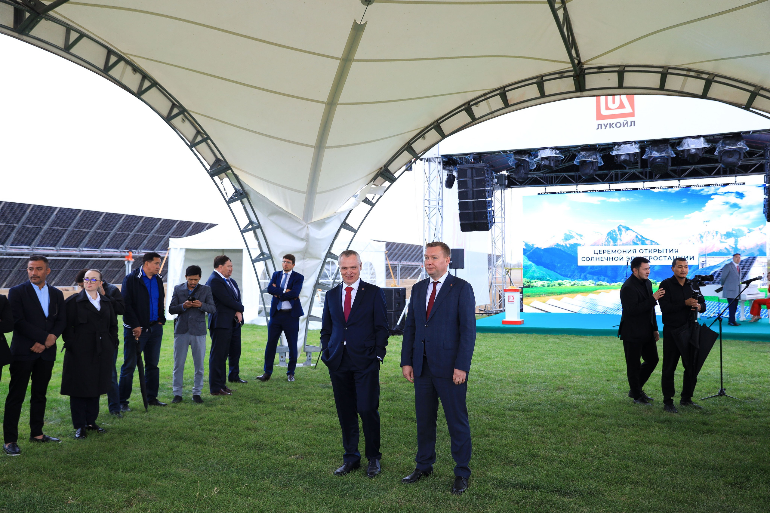 Открытие солнечной электростанции LUKOIL в Алматы — фотосъемка