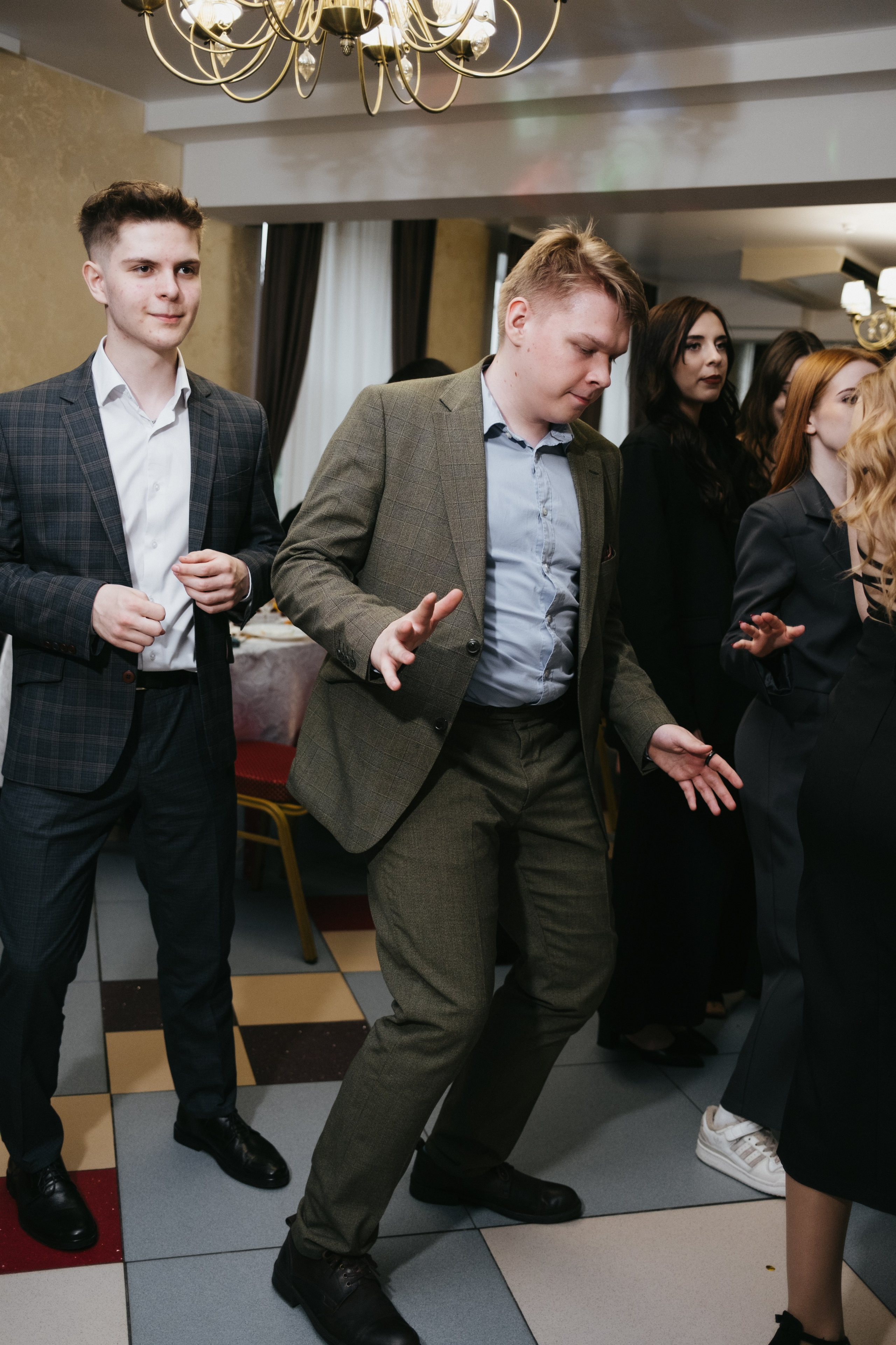 Выпускной 11 класс школы № 30. Свадебный и репортажной фотограф Денис Ожигин в Краснодаре и Краснодарском крае