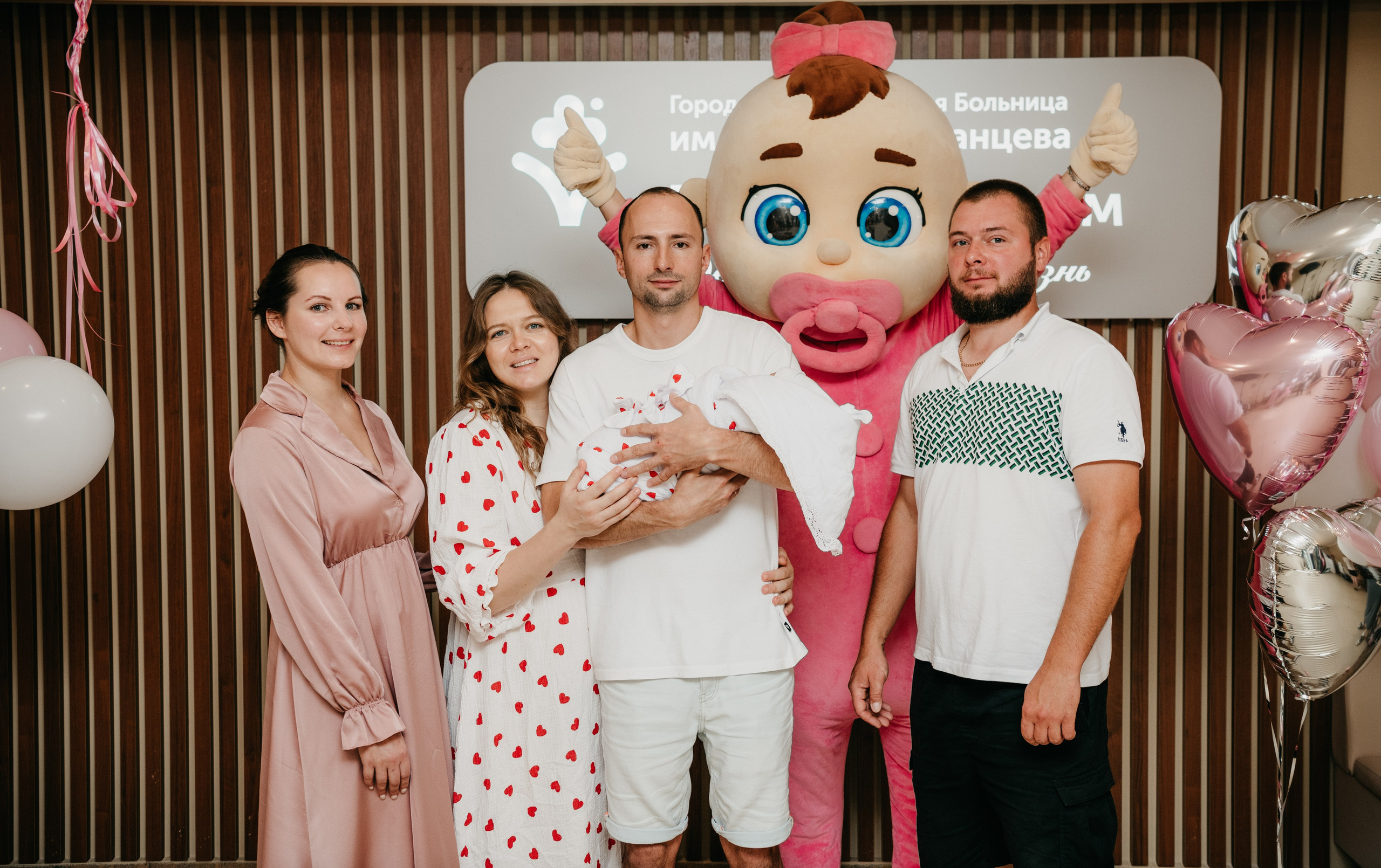 Выписка Софии в ГКБ Ерамишанцева. Фотограф на выписку из роддома в Москве и МО