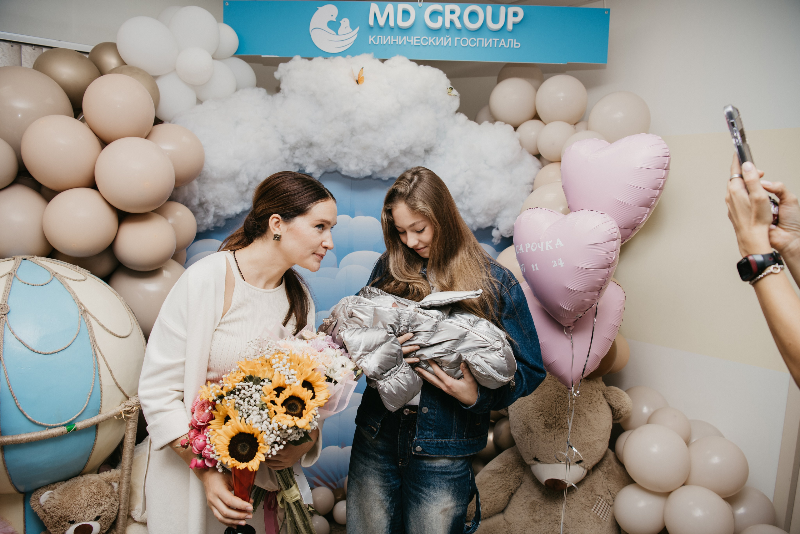 Выписка Сарочки. Мать и дитя на Севастопольском. Фотограф на выписку из роддома в Москве и МО