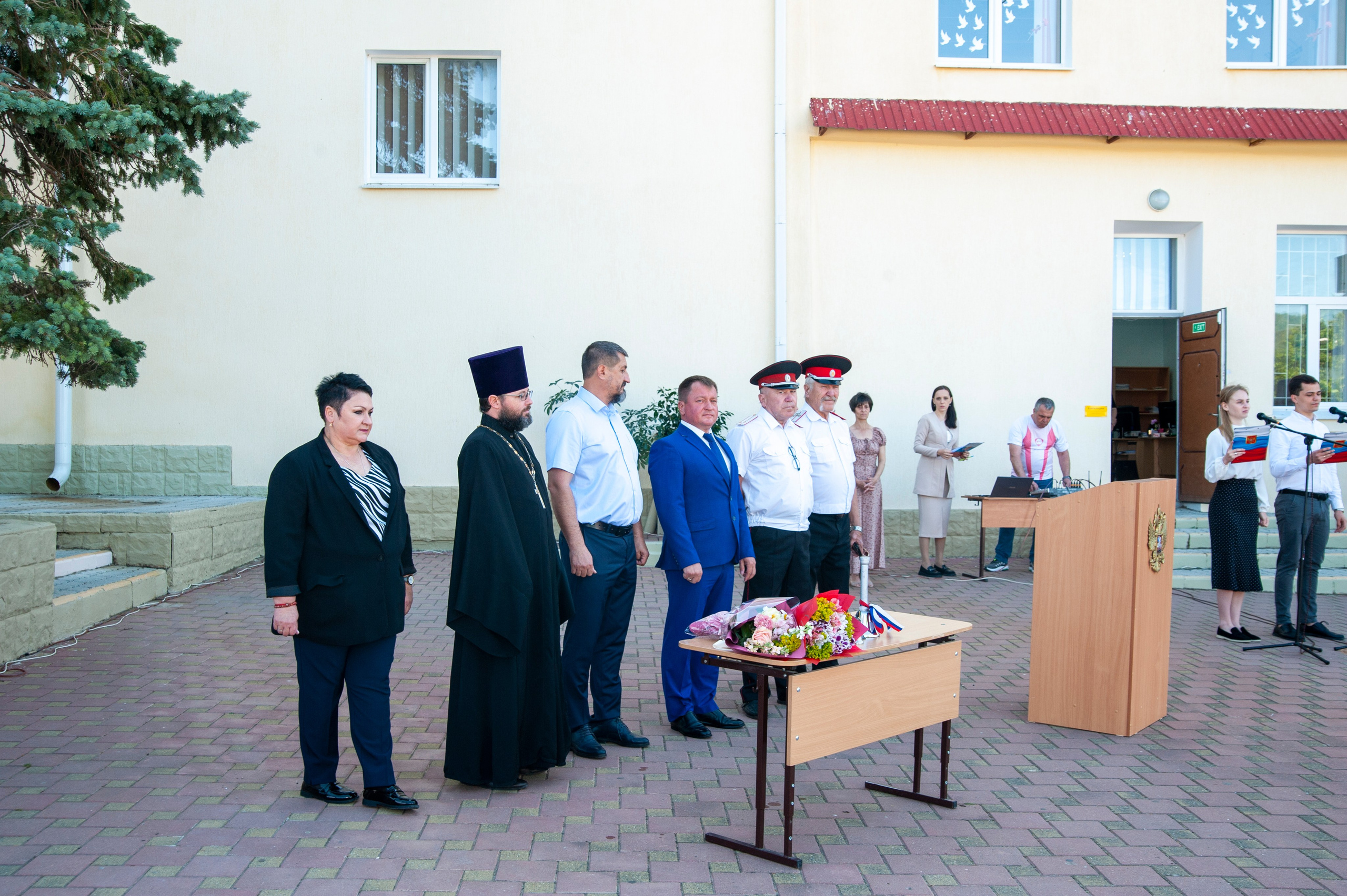 Последний Звонок МАОУ СОШ № 17 им. Эдуарда Есаяна — Архипо-Осиповка. Свадебный и семейный фотограф Денис Лукьянов в Краснодаре, Краснодарском крае и Республике Крым