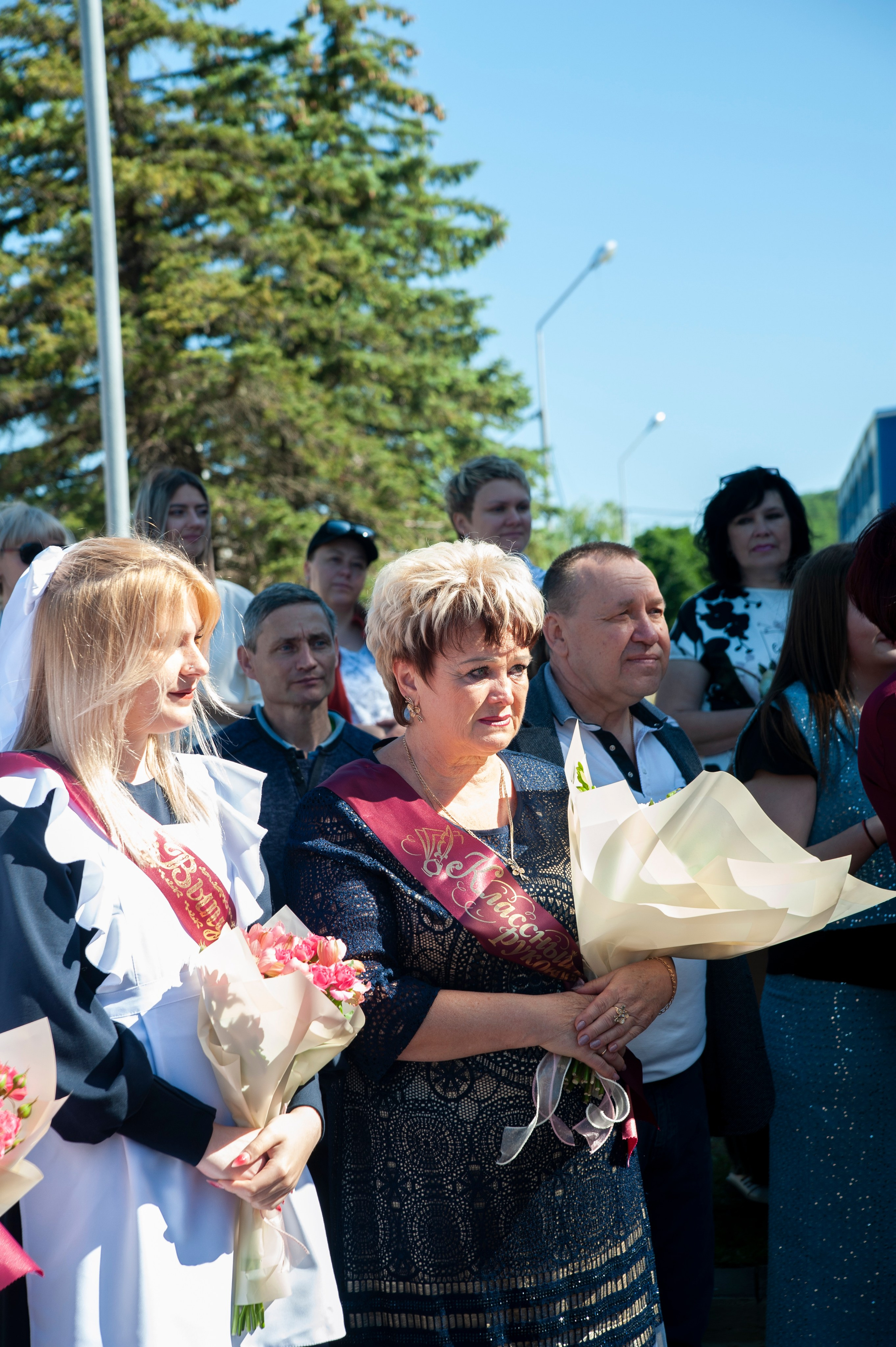 Последний Звонок МАОУ СОШ № 17 им. Эдуарда Есаяна — Архипо-Осиповка. Свадебный и семейный фотограф Денис Лукьянов в Краснодаре, Краснодарском крае и Республике Крым