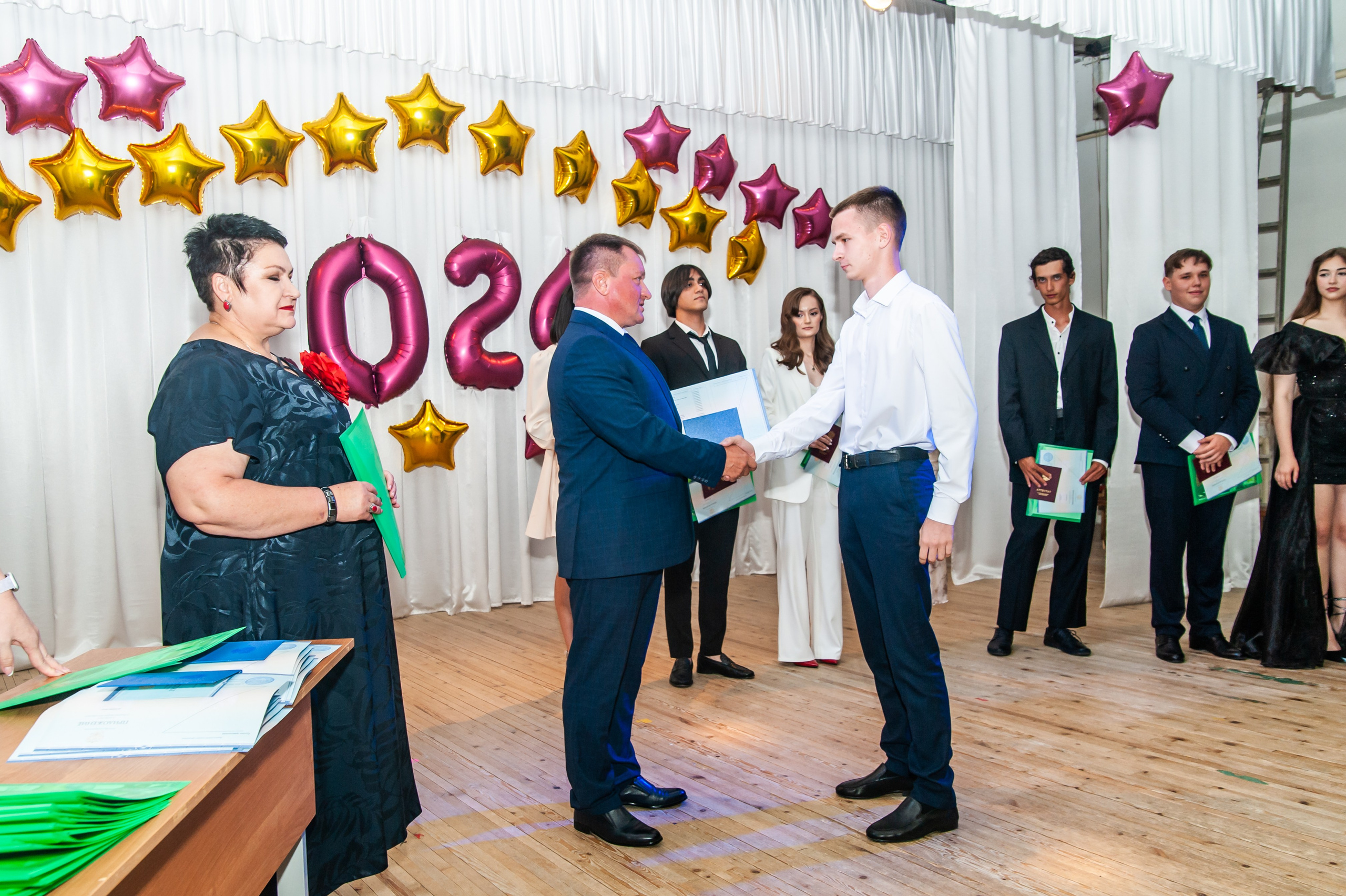 Выпускной МАОУ СОШ № 17 им. Эдуарда Есаяна. Свадебный и семейный фотограф Денис Лукьянов в Краснодаре, Краснодарском крае и Республике Крым