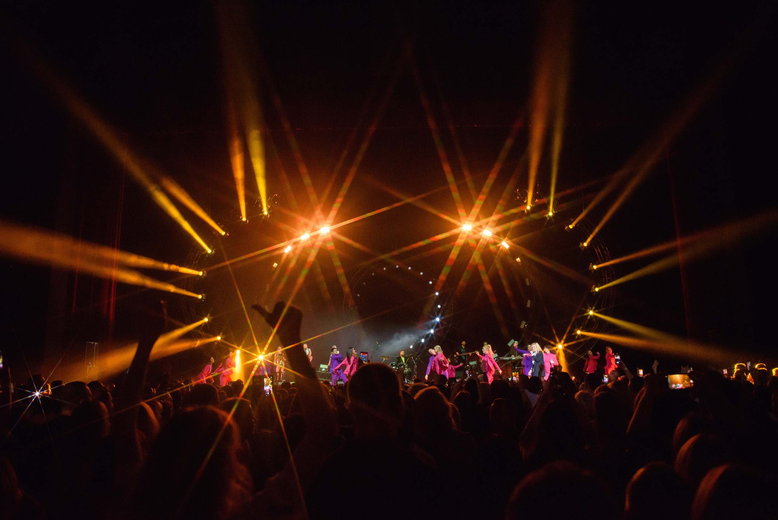 Дискотека 80-90-2000х — «Имена на все времена», Крокус Сити Холл. Бренд-фотограф для экспертов и блогеров в Москве Влада Горбовская