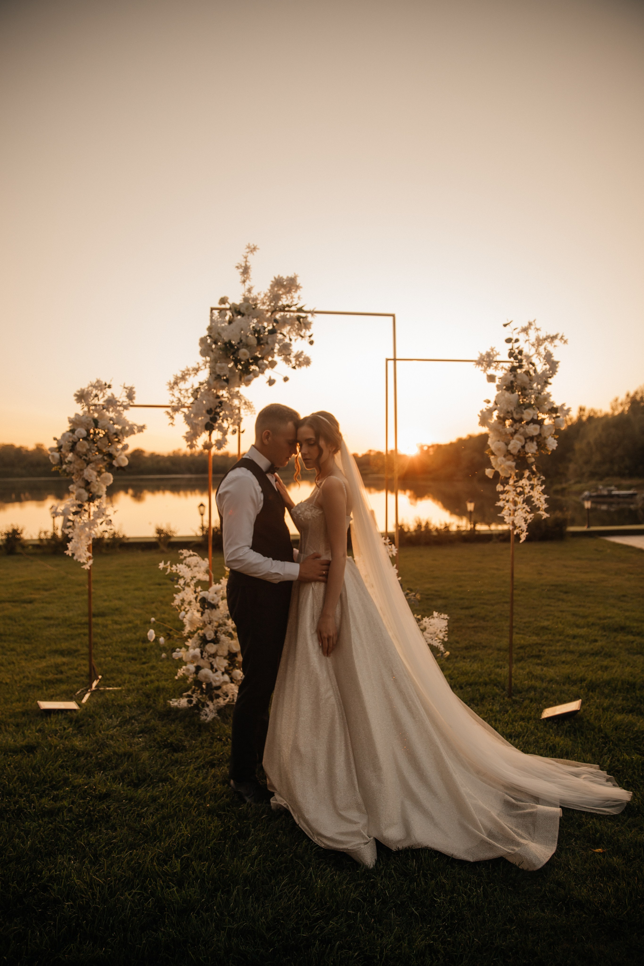 Wedding «Sunlight». Свадебные фотограф и видеограф Наталья и Анатолий Новиковы СПб