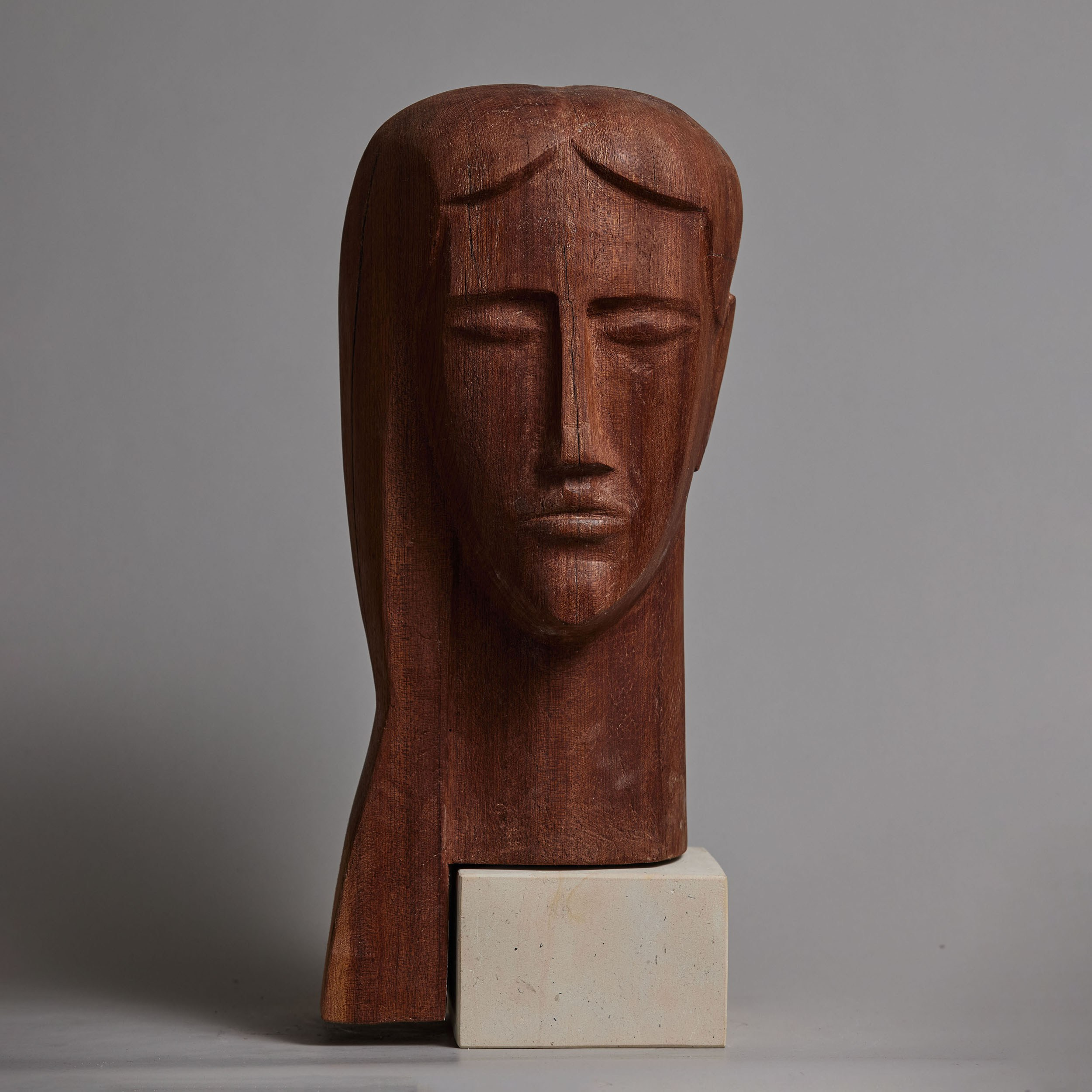 Портрет девушки революционерки из красного дерева от скульптора Дмитриева Алексея.