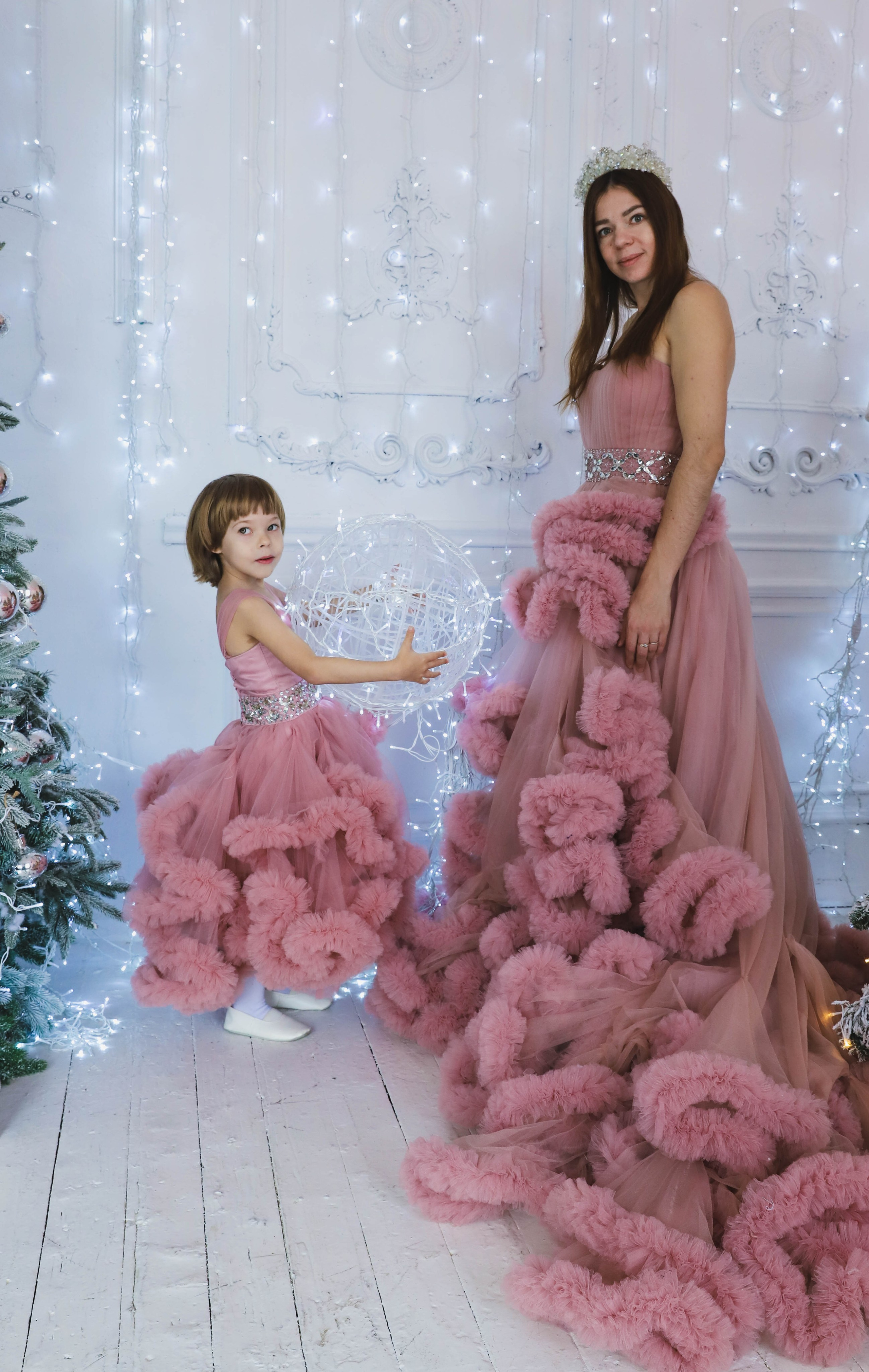 Мама с дочкой в платье облако новогодняя фотосессия