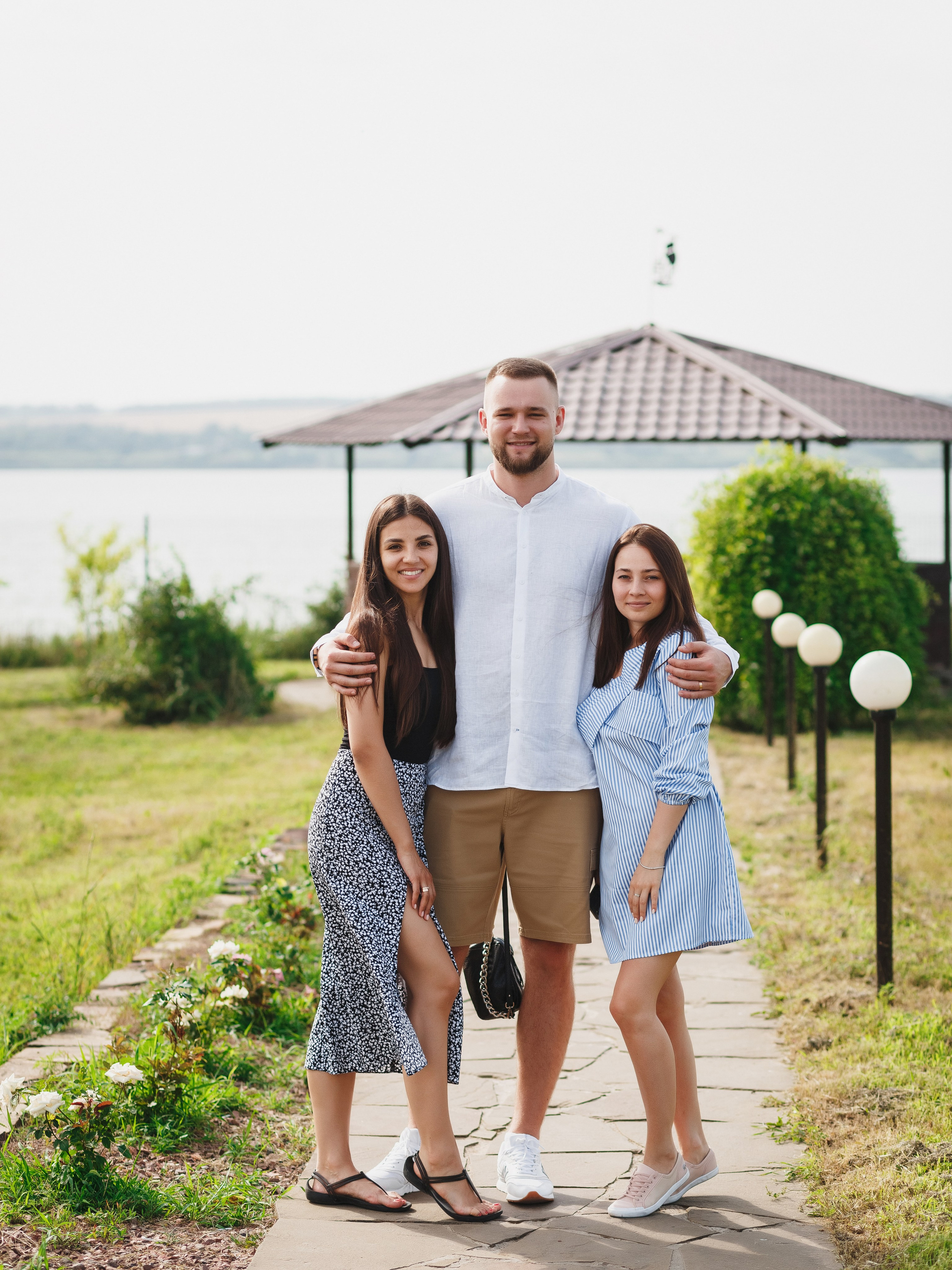 Свадебный фотограф Таганрог — фотосессия в центре города и банкет в коттедже «Виктория». Свадебный и семейный фотограф в Таганроге Бакарюк Антон