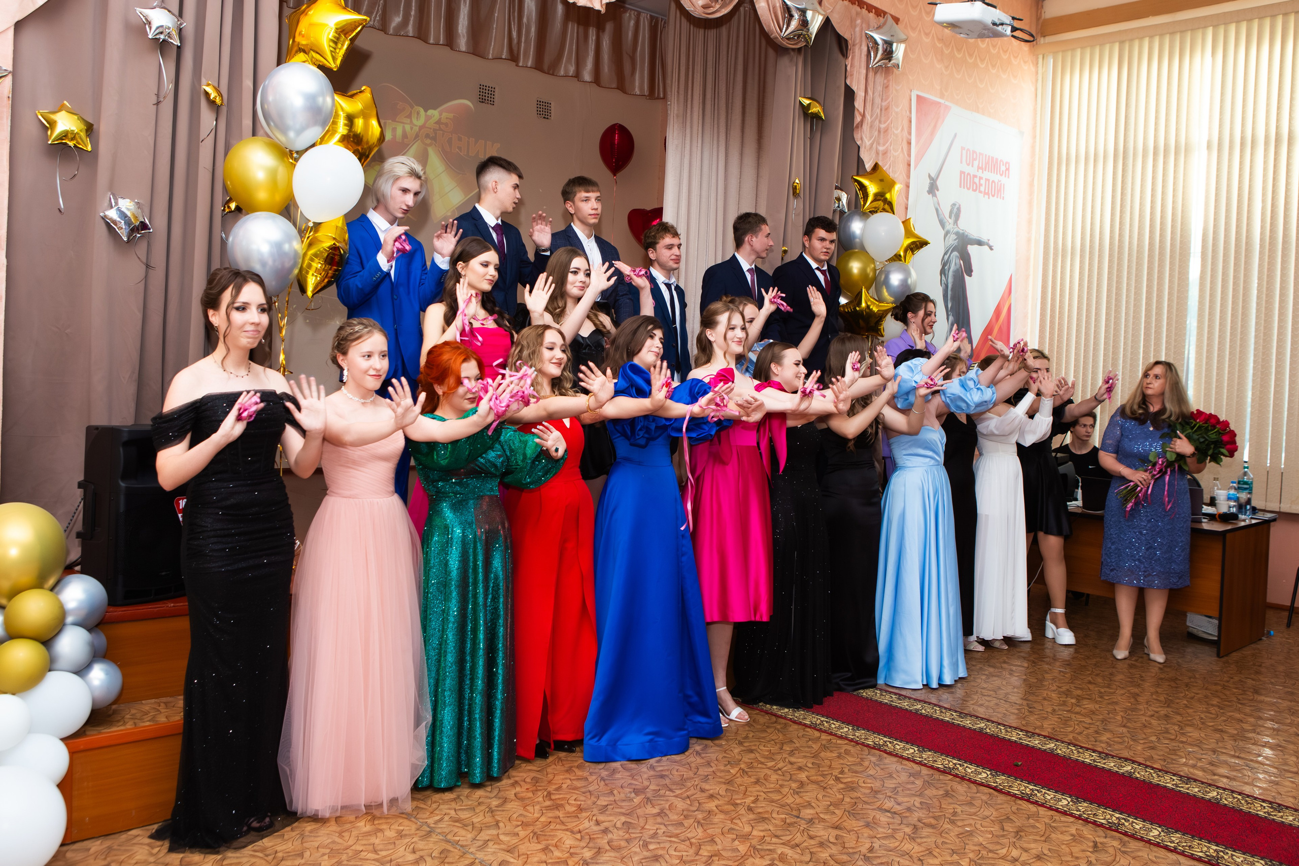 ВРУЧЕНИЕ ДИПЛОМОВ 2025 4 ШКОЛА Г.МЦЕНСК. Профессиональный фотограф в Мценске и Орловской области