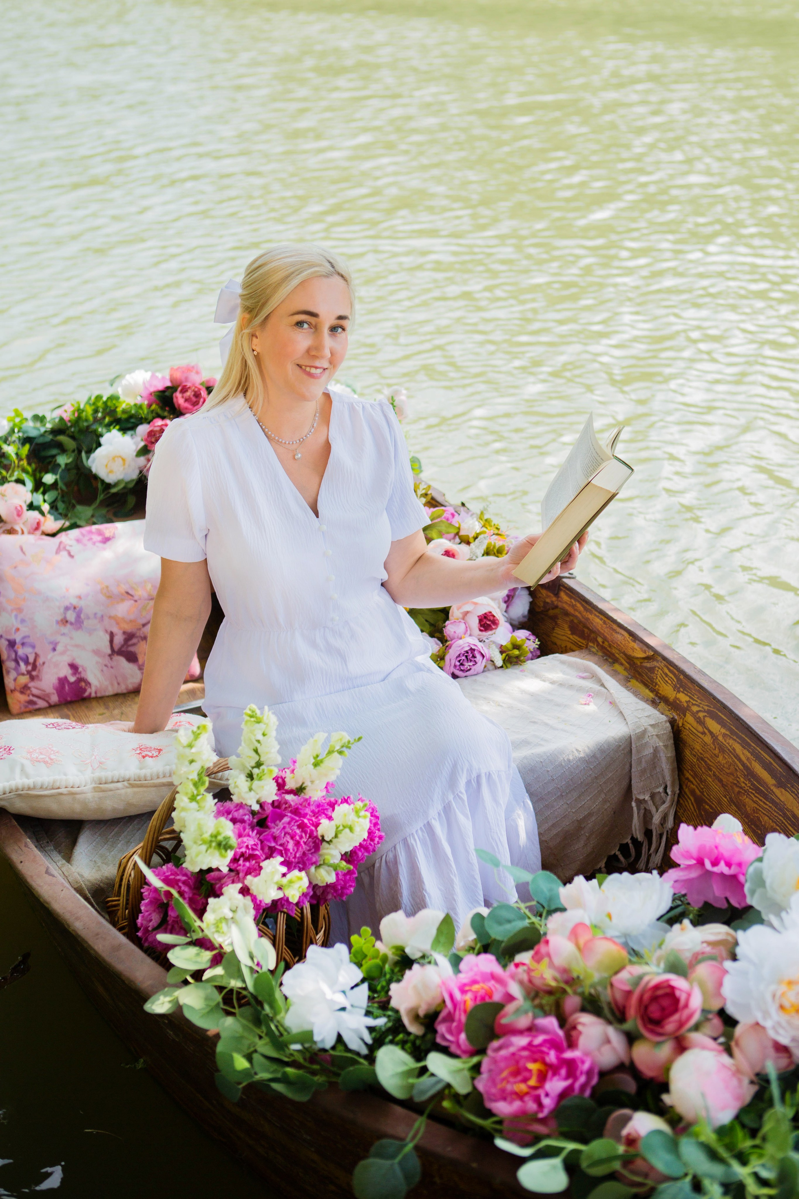 Лодка с пионами. Свадебный семейный и детский фотограф в Краснодаре Карина Федоровская