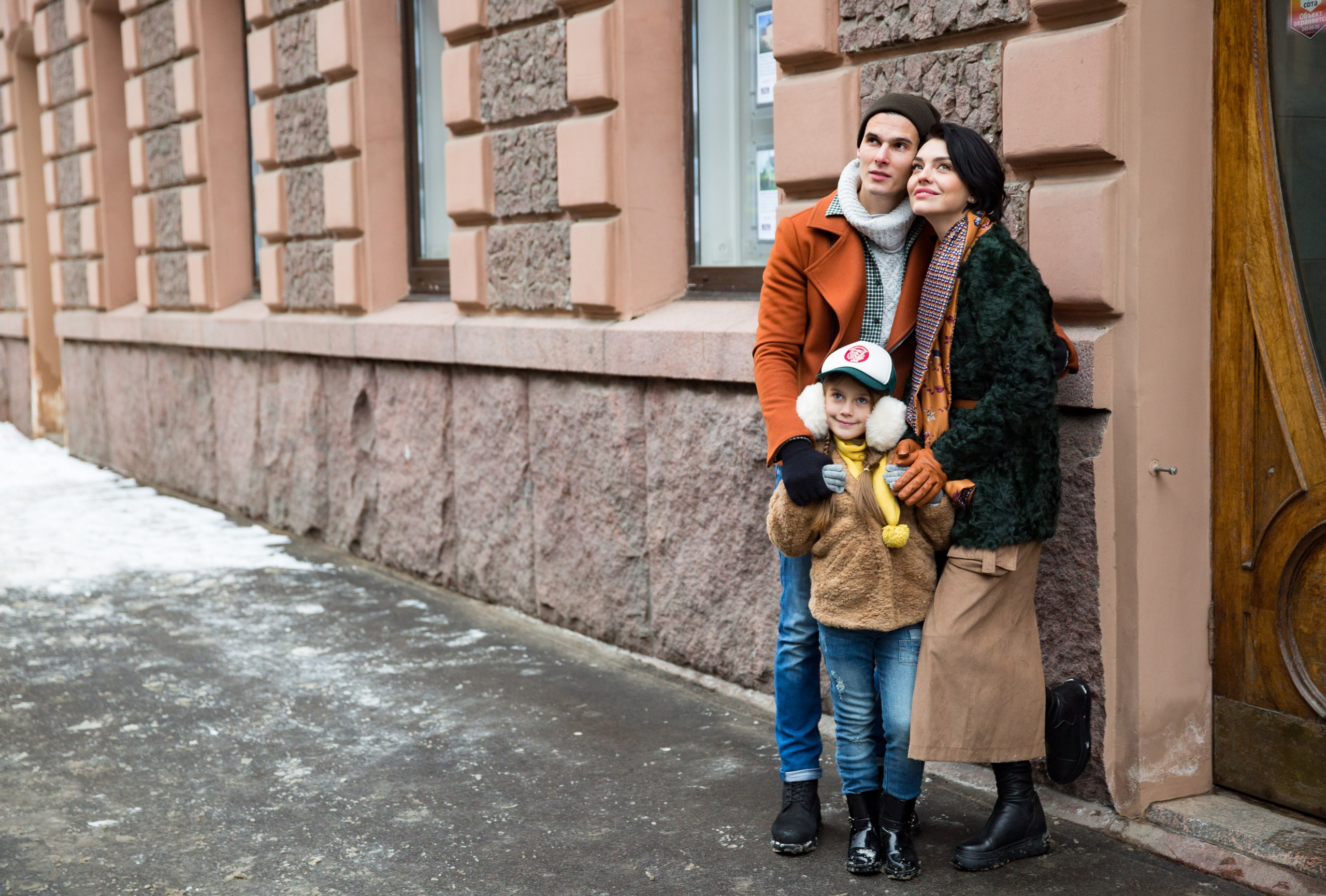 Фотосъемка семьи в городских пейзажах. Свадебный и портретный фотограф в Санкт-Петербурге Надежда Чечулина