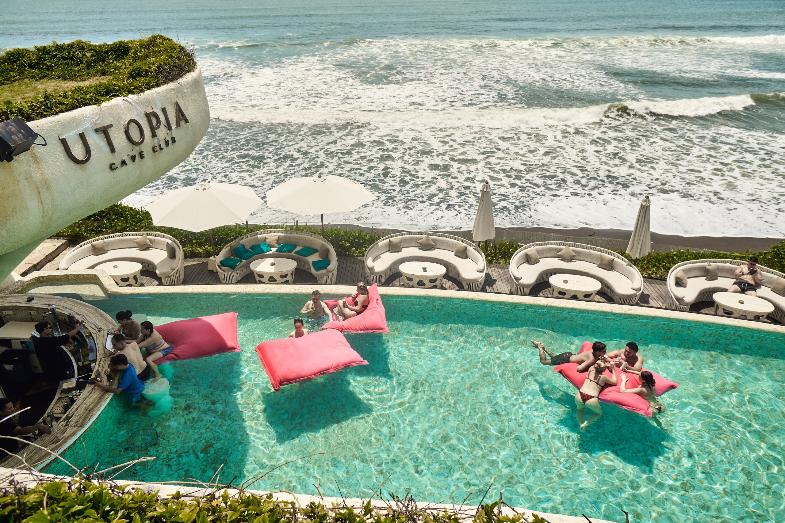 NuanuResort. See the moment and catche. commercial and reportage