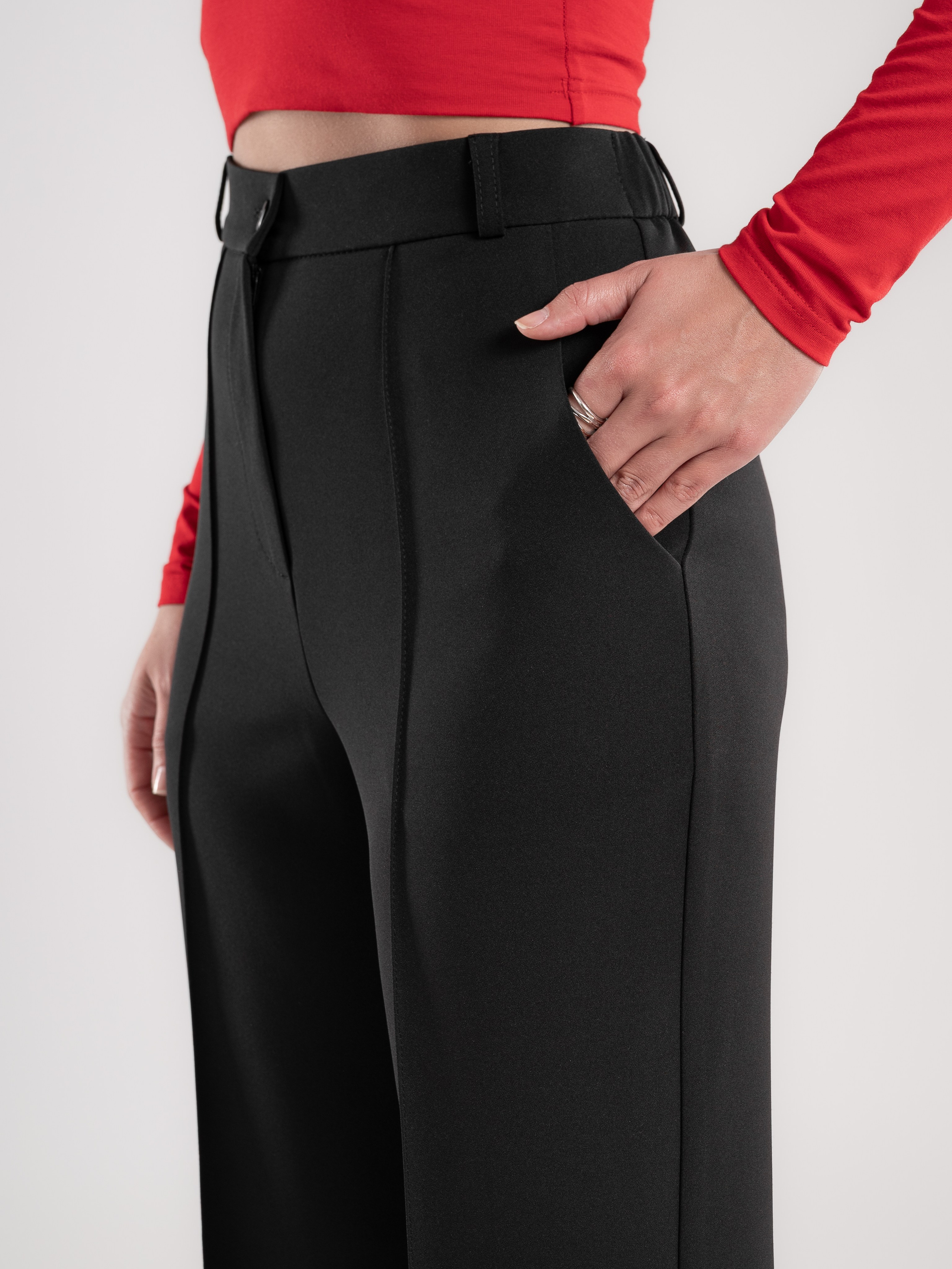 Классические брюки+серый фон. Предметный фотограф, фото для маркетплейсов Пятигорск, КМВ