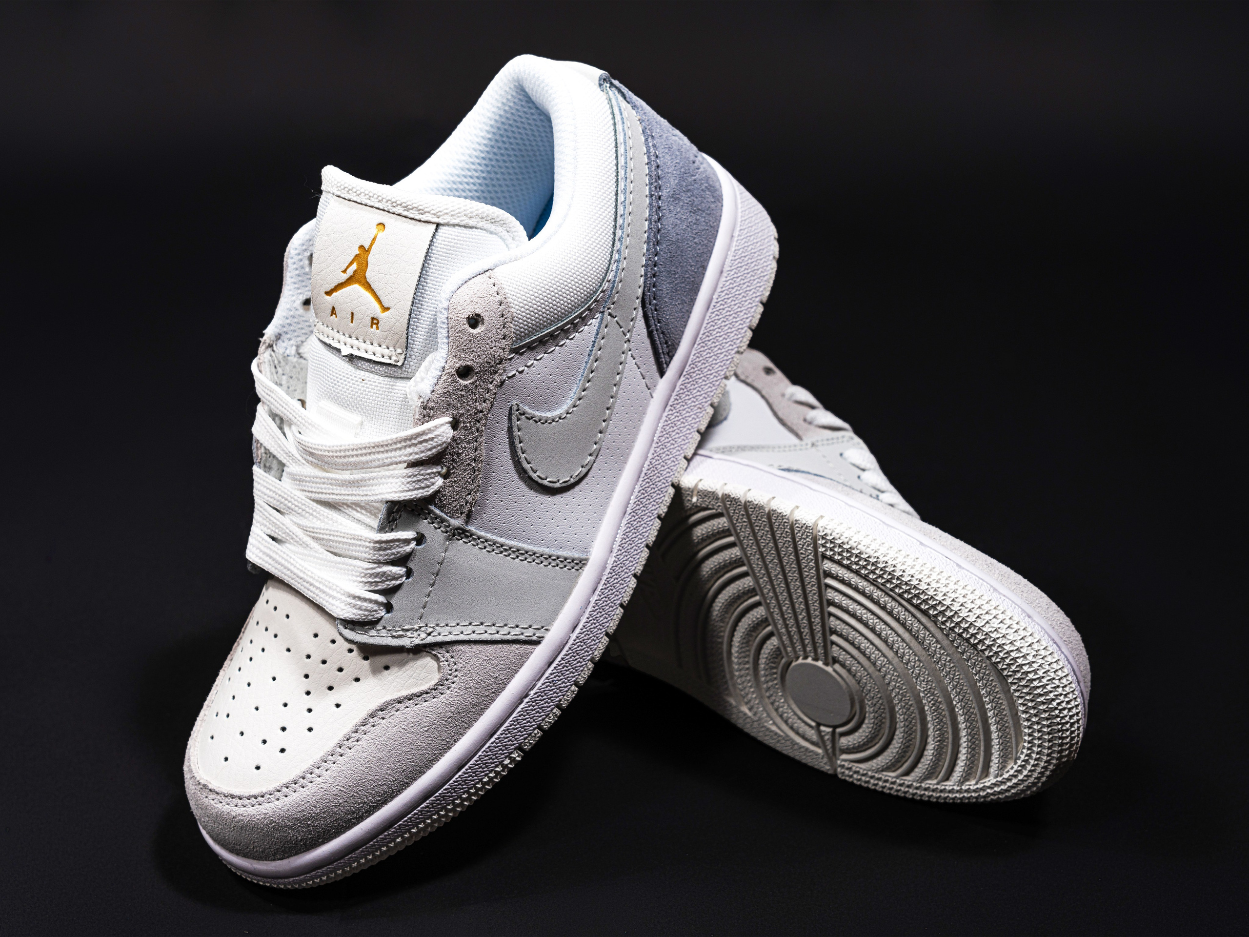 Фотосъемка кроссовок для авито. Олейник Денис — предметный фотограф, фотограф для маркетплейсов в Казани