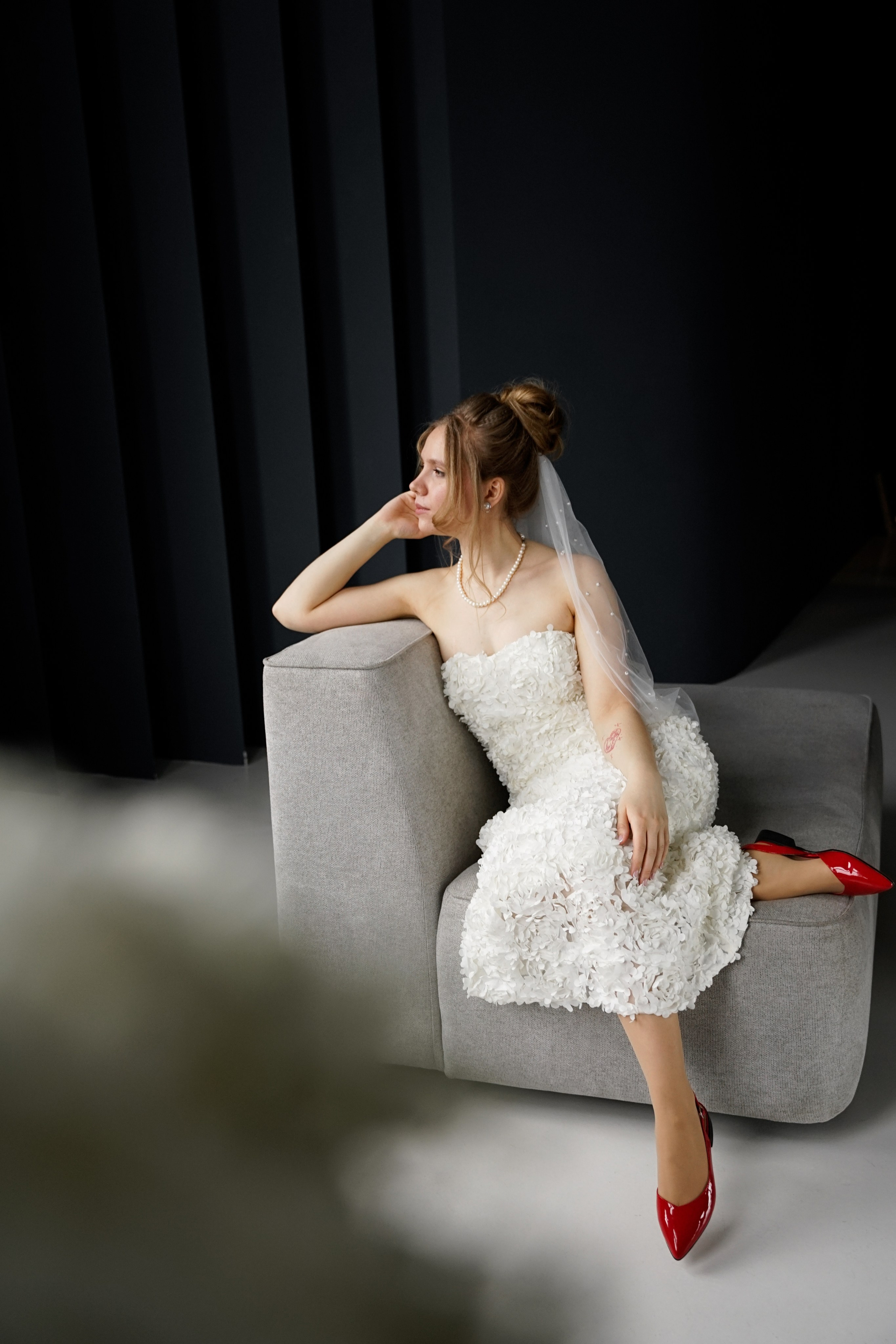 Фотосессия в необычном образе для жениха и невесты