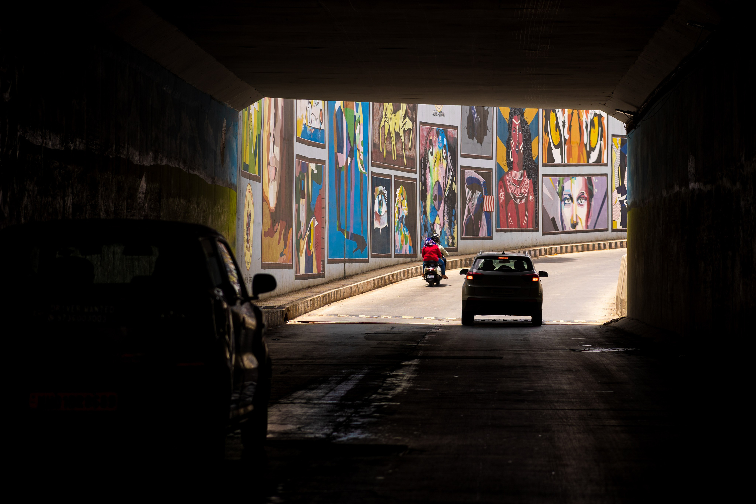 Панорама индийского города с храмами и современными зданиями