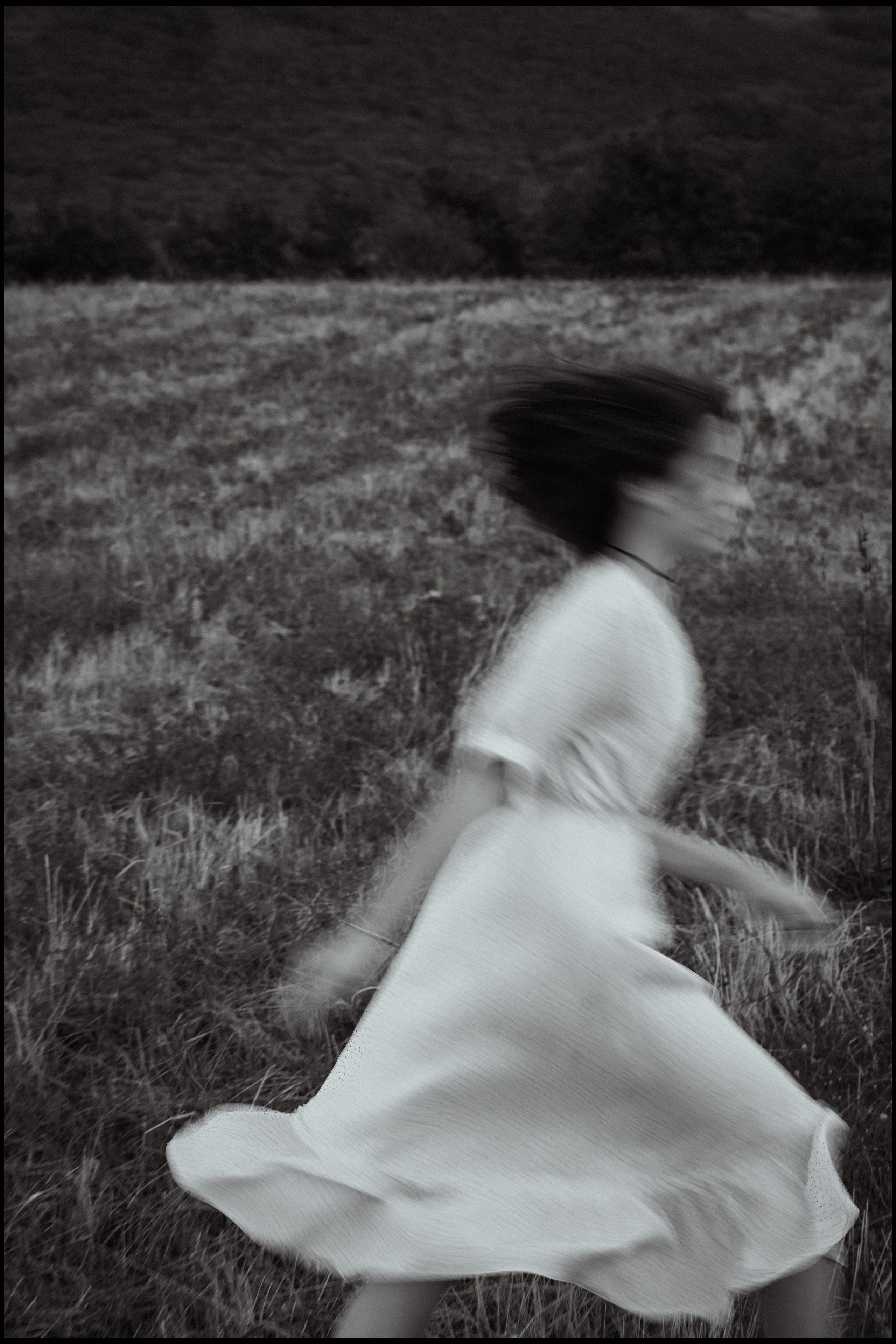 В полях. VISUAL ARTIST · KRONGAUZ ANASTASIA