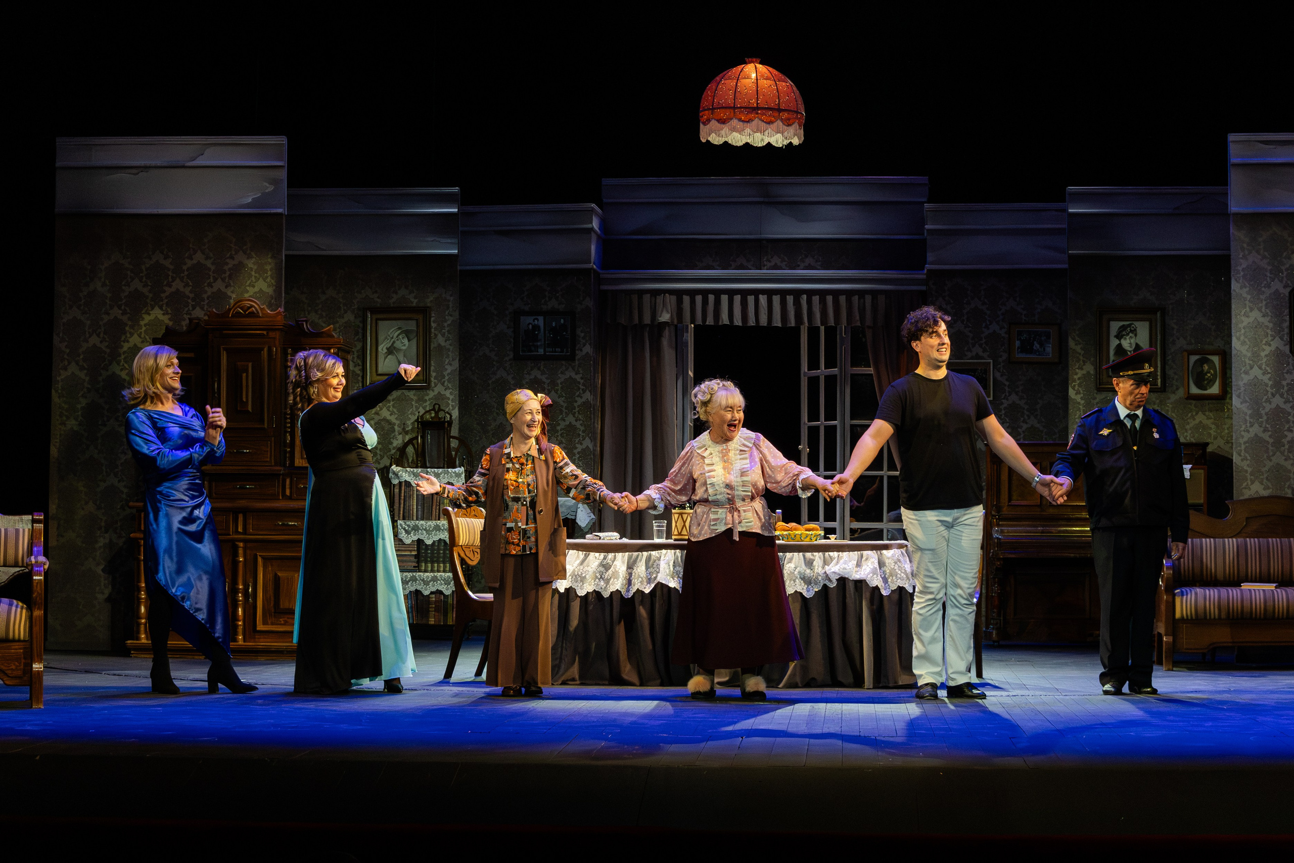 Театр Юного Зрителя «Отчаянные Тетки». Фотограф Марк Файзулин