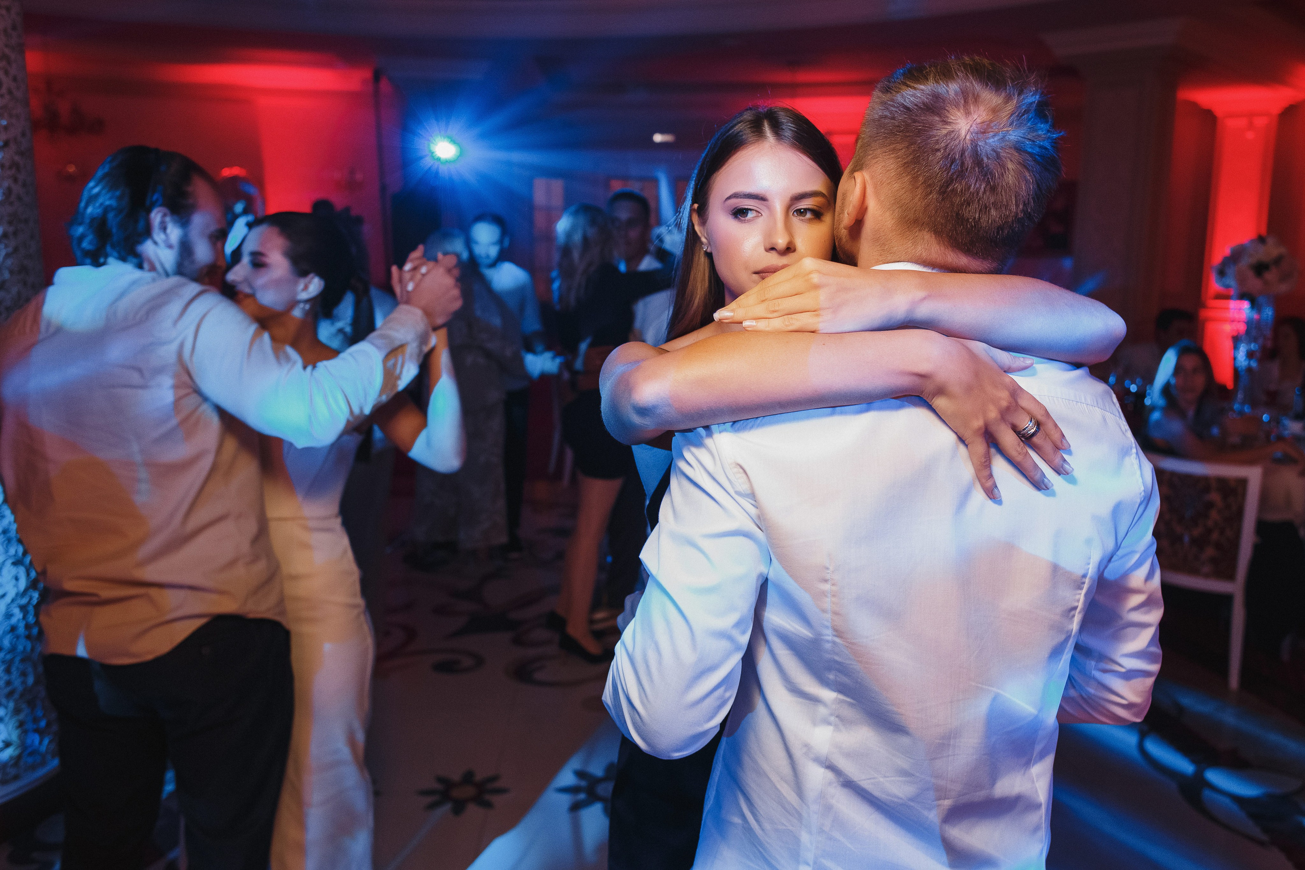 Фотограф в Таганроге летняя свадьба: Романтическая свадебная прогулка. Свадебный и семейный фотограф в Таганроге Бакарюк Антон