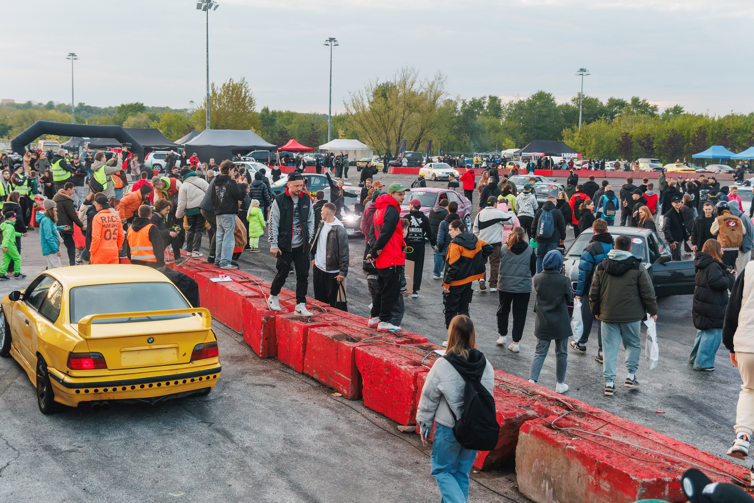 Выставка и дрифт машин. Репортажный фотограф. Москва. Алина Ланская