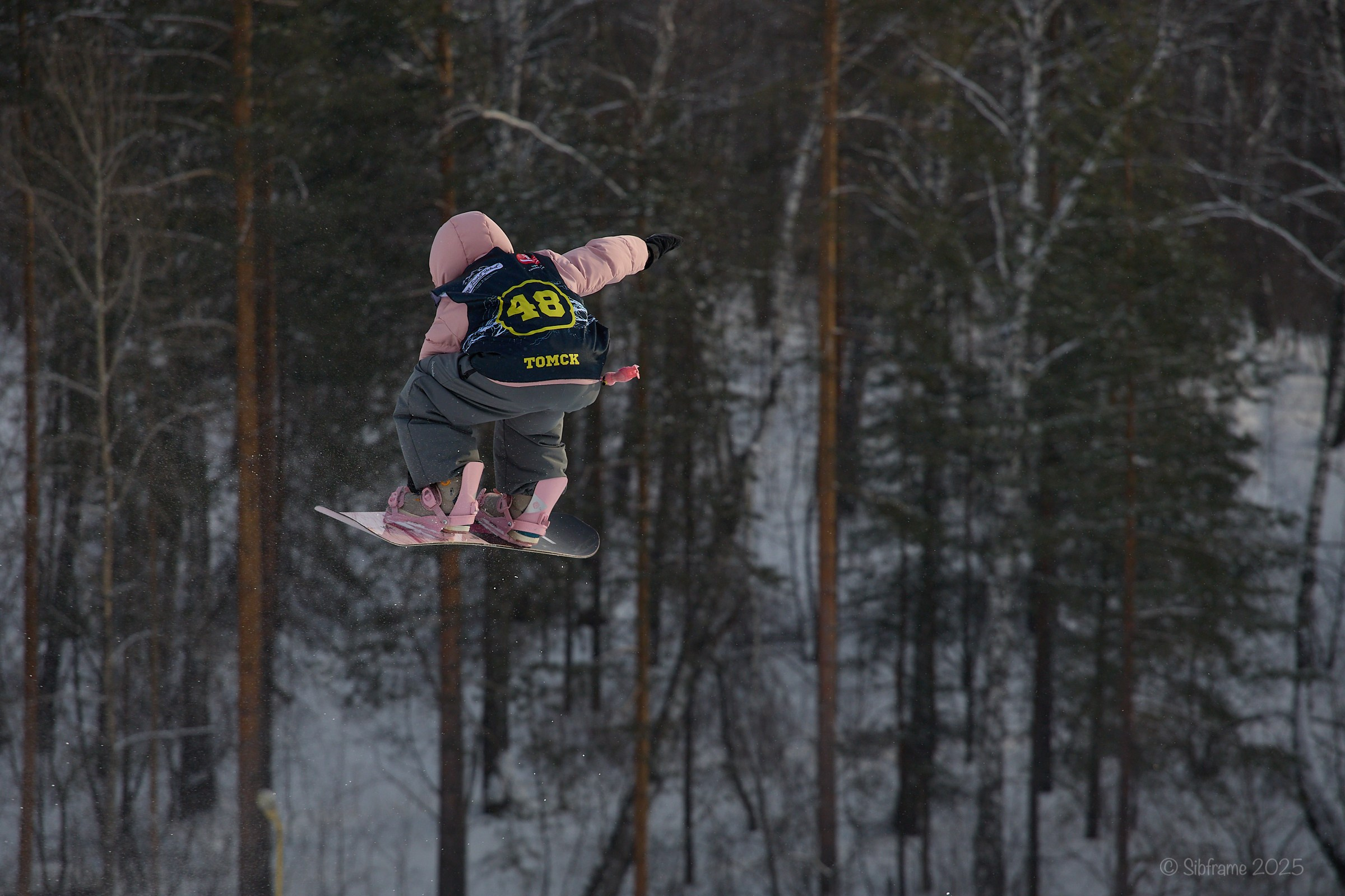 Всероссийские соревнованиях по сноуборду в дисциплине Биг-эйр в Томске. Коммерческий фотограф для бизнеса в Томске Дмитрий Ельчанинов