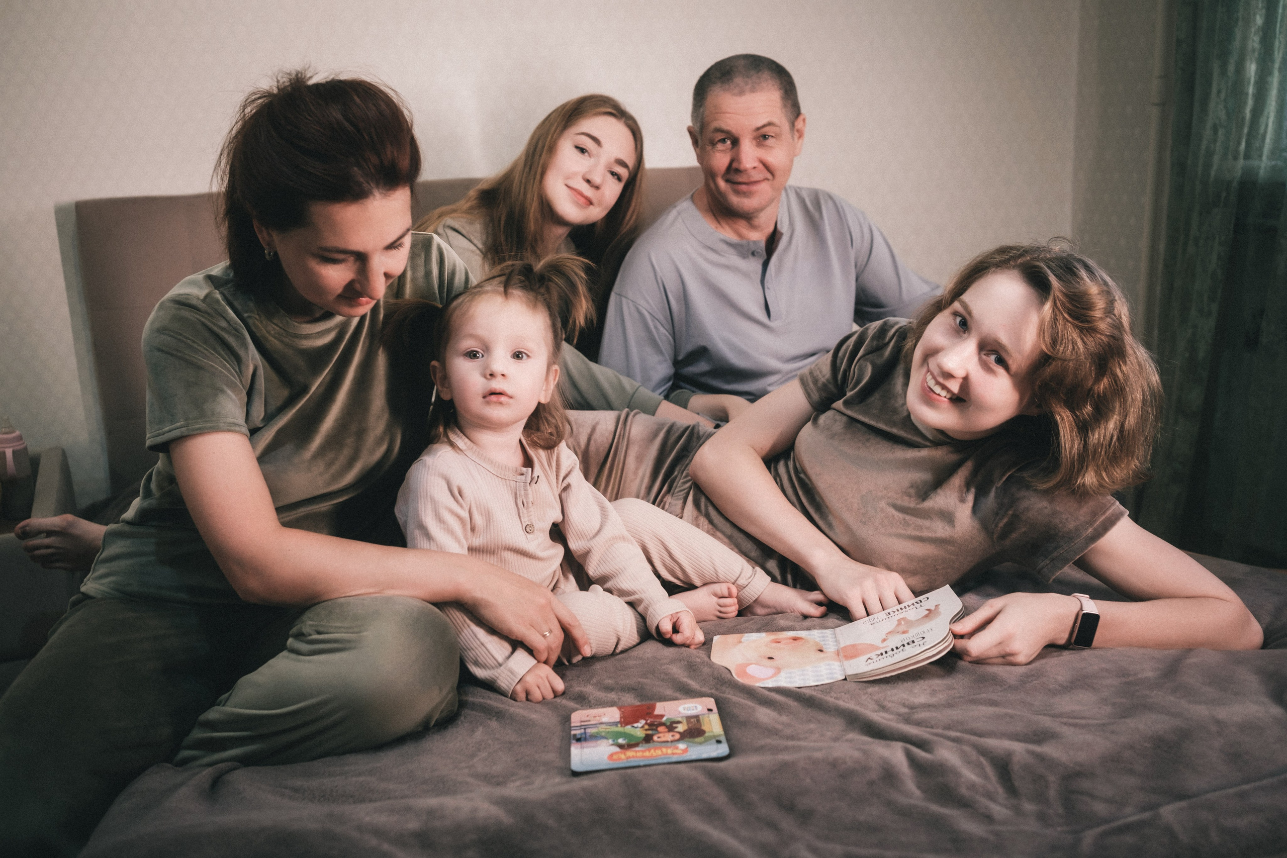 Евгений и Альбина с дочками. Фотограф в Москве Максим Скоробогатов