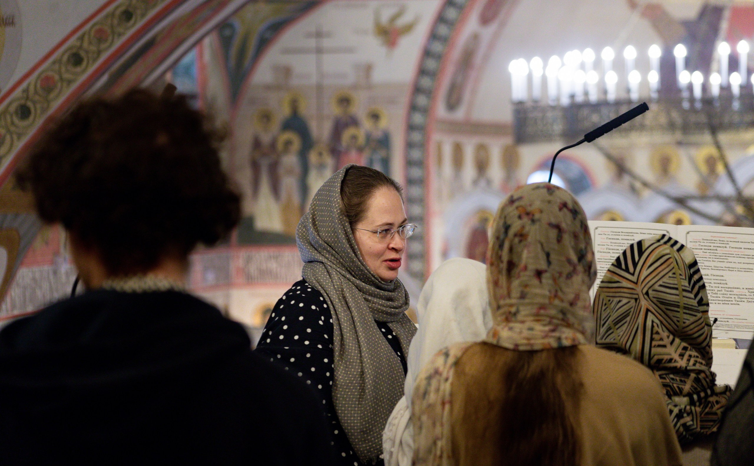 Праздничное богослужение Святителю Николаю 19 декабря. Интерьерный фотограф в Москве Роман Потапов