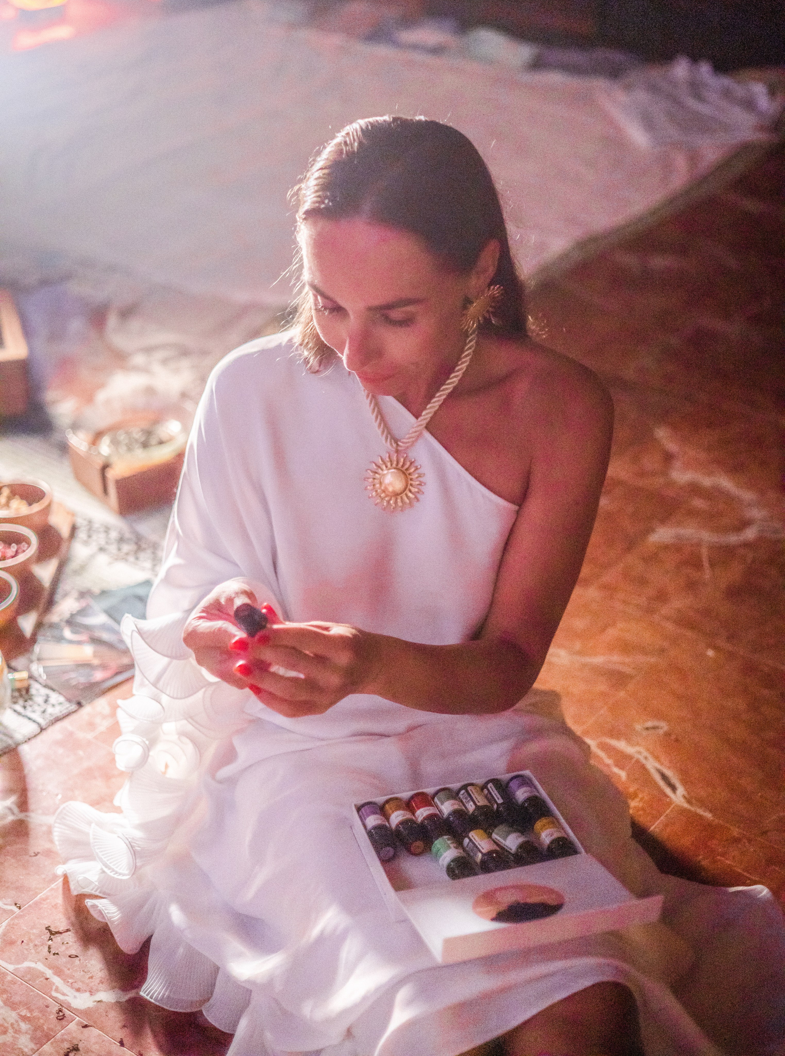 Swaddling practice by Nana. Family, portrait, content photo in Costa Rica Evgeniya Besprozvannykh