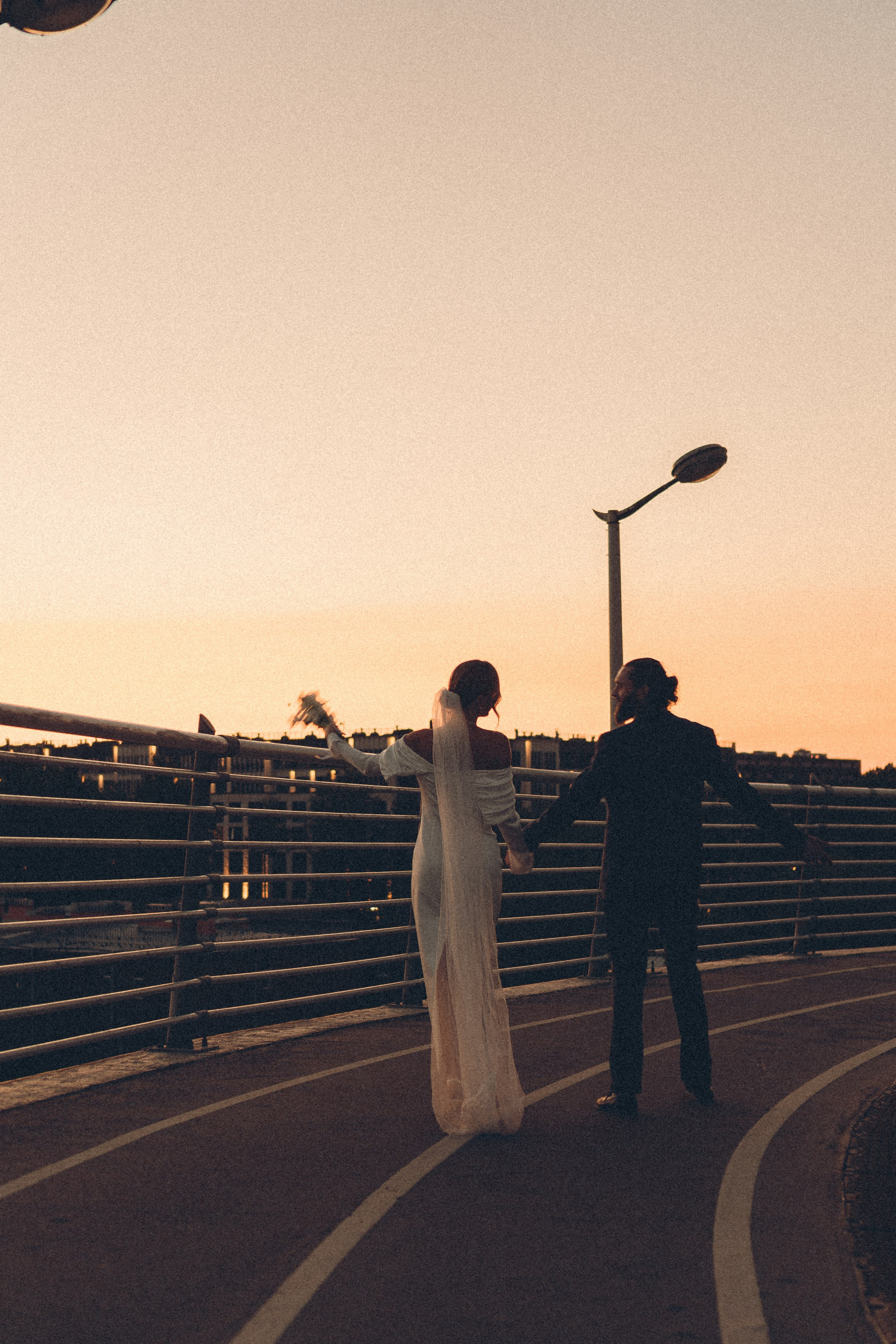 СВАДЕБНАЯ СЬЕМКА ВОЗЛЕ МСОТА БЕТАНКУРА НА КАБРИОЛЕТЕ. Профессиональный фотограф, Санкт-Петербург — Виктория Богомолова