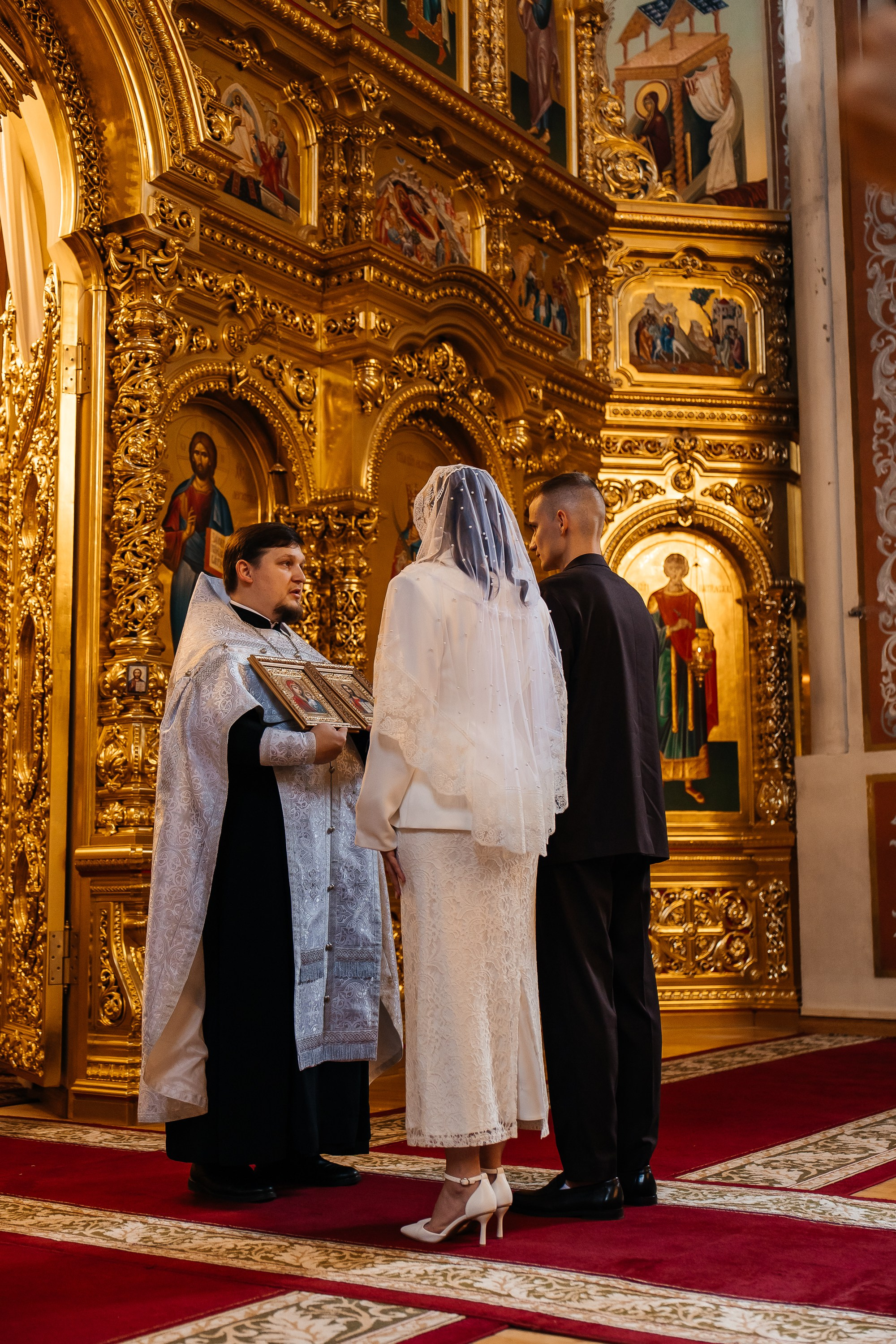 Венчание в Свято-Екатерининском Соборе. Свадебный фотограф Виолетта Сидельникова. Краснодар, Россия, Беларусь, Европа