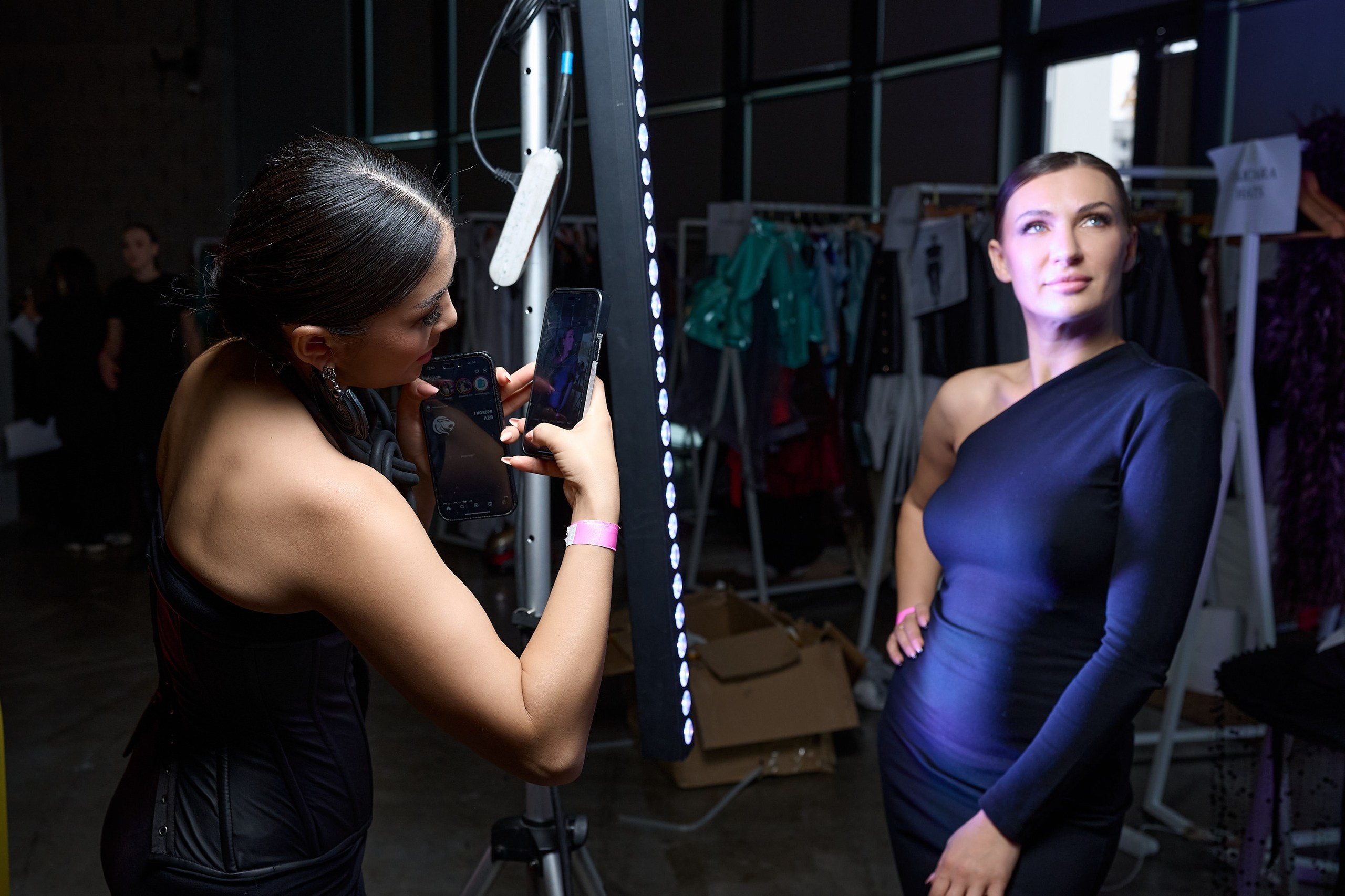 Kazakhstan fashion day 2025. Backstage. Дима Бабушкин. Фотограф. Подиум. Репортаж. Творчество. Дорого