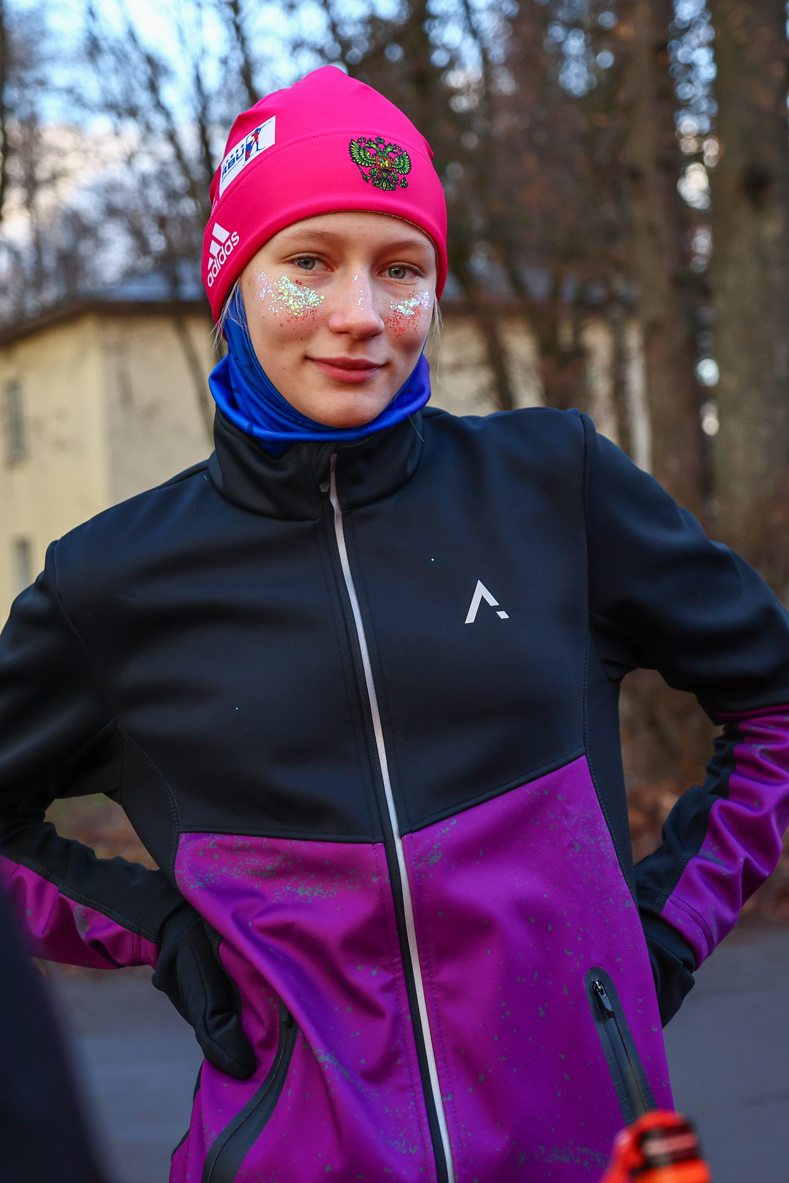 Два лепестка Химкинского марафона у дома, 23.11.25. Фотограф Сергей Ловкий