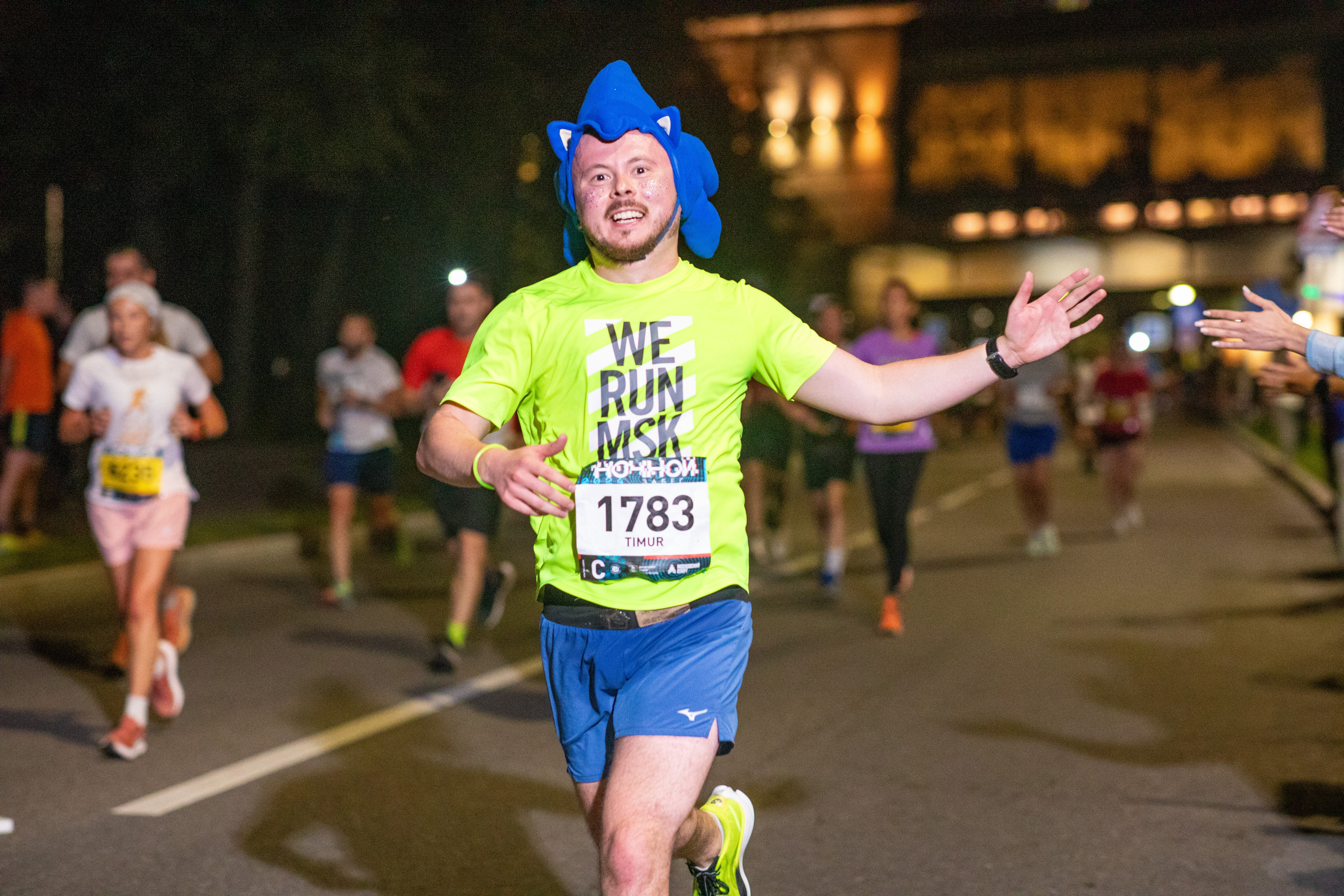 Ночной забег в ленте фотографий бегунов 03.08.24. Фотограф Сергей Ловкий