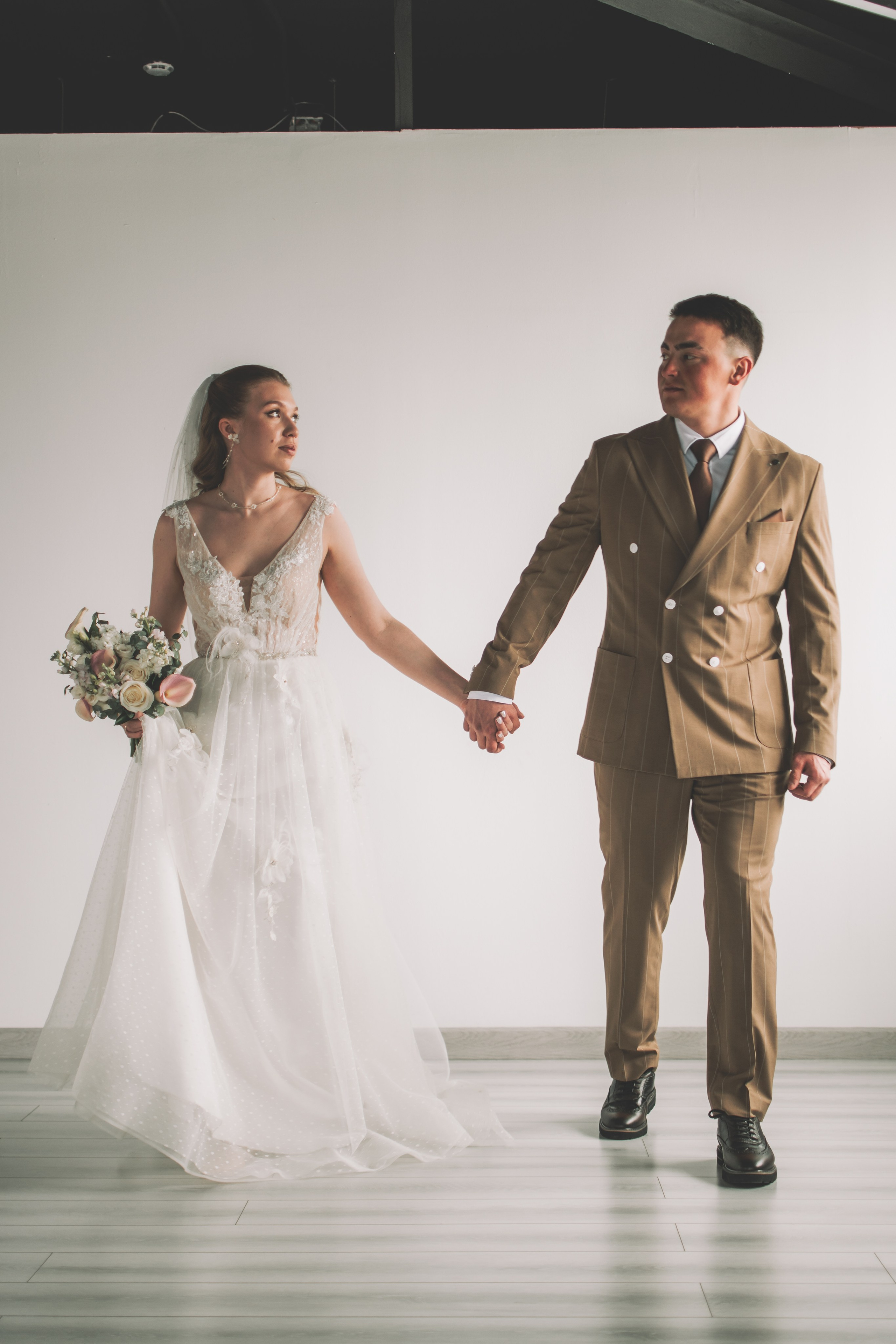 Альберт и Анастасия (Студийная фотосессия, роспись в ДК Нефтяник + фотосессия с гостями). Семейный и свадебный фотограф Губкинский и Ставрополь