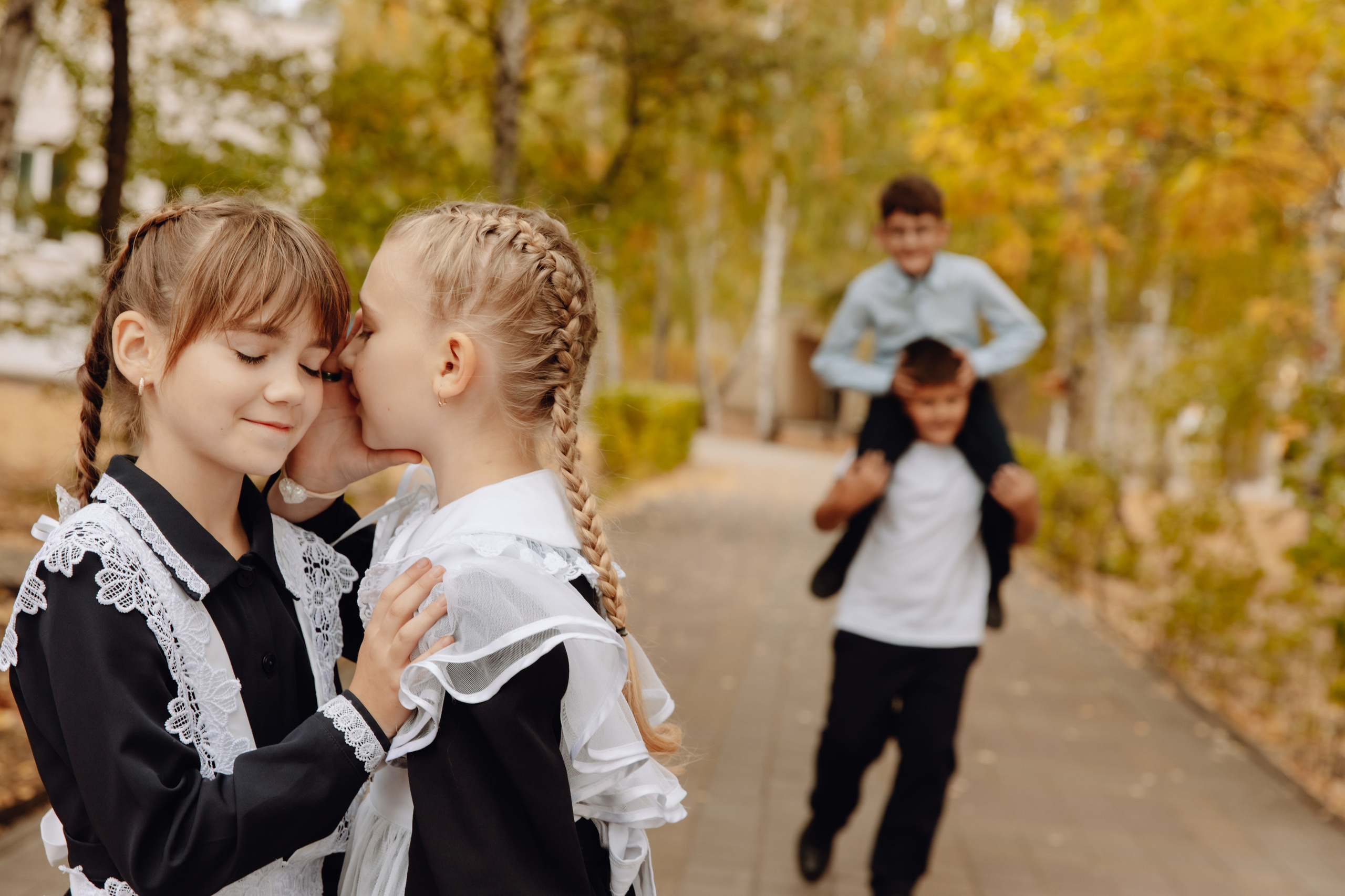 Школьные альбомы в Чернянке. Фотограф Максим Никонов