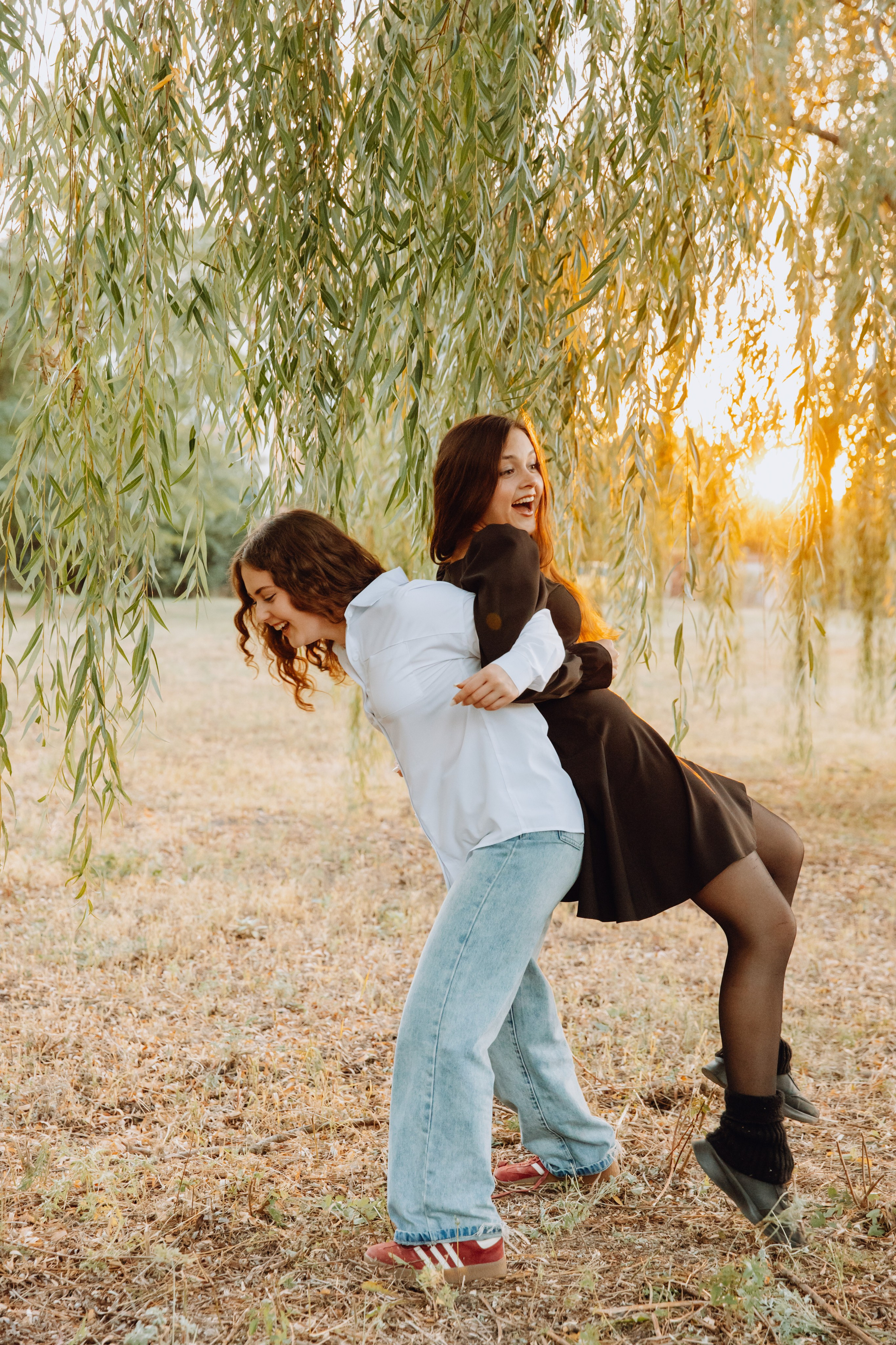 Школьные альбомы в Чернянке. Фотограф Максим Никонов