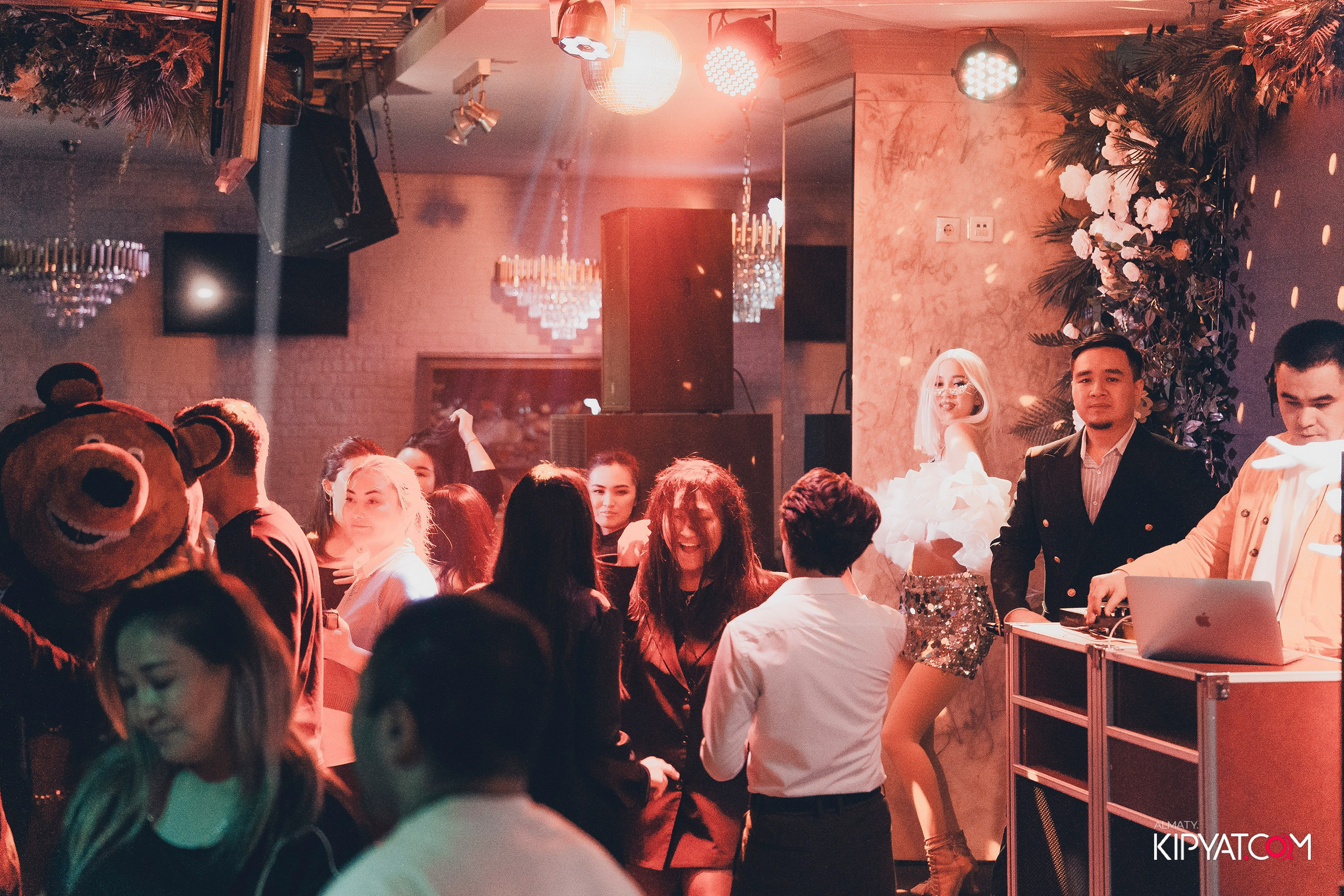 УХО И МЕДВЕДЬ НА КУРМАНГАЗЫ. КИПЯТКОМ АЛМАТЫ! Фотосъемка мероприятий в Алматы