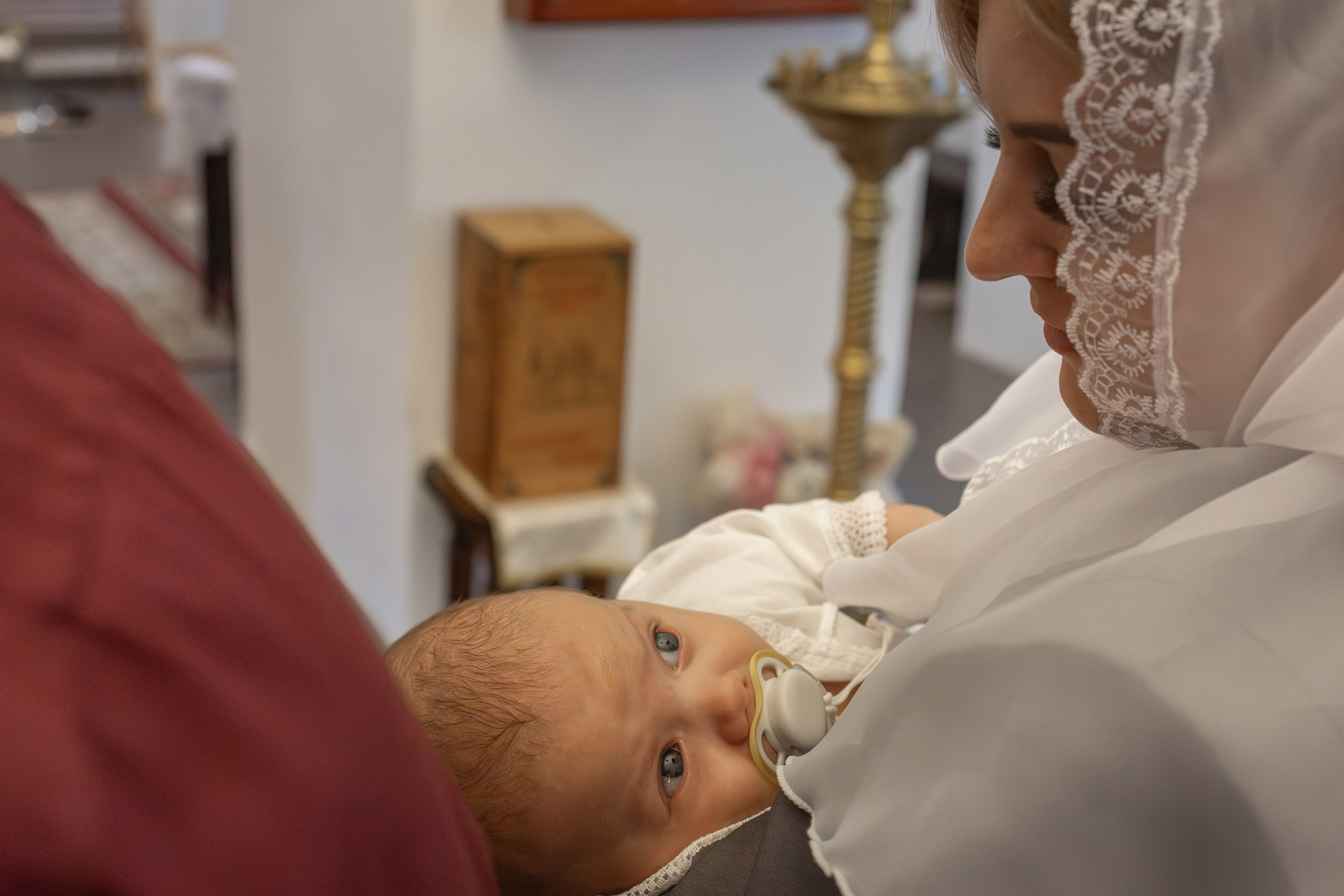 Таинство Крещения Степана в храме Воскресения Христова, с. Трубино (Калужская обл.). Надежда Стар семейный и церковный фотограф в Жукове и Калужской области