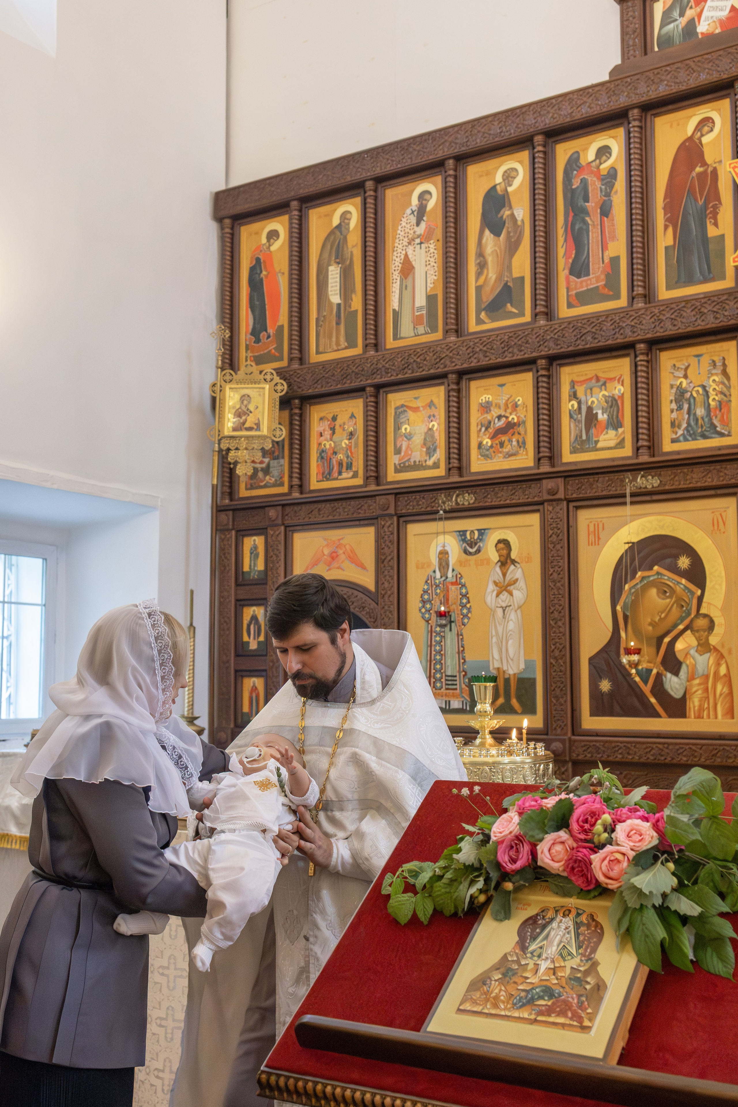 Таинство Крещения Степана в храме Воскресения Христова, с. Трубино (Калужская обл.). Надежда Стар семейный и церковный фотограф в Жукове и Калужской области