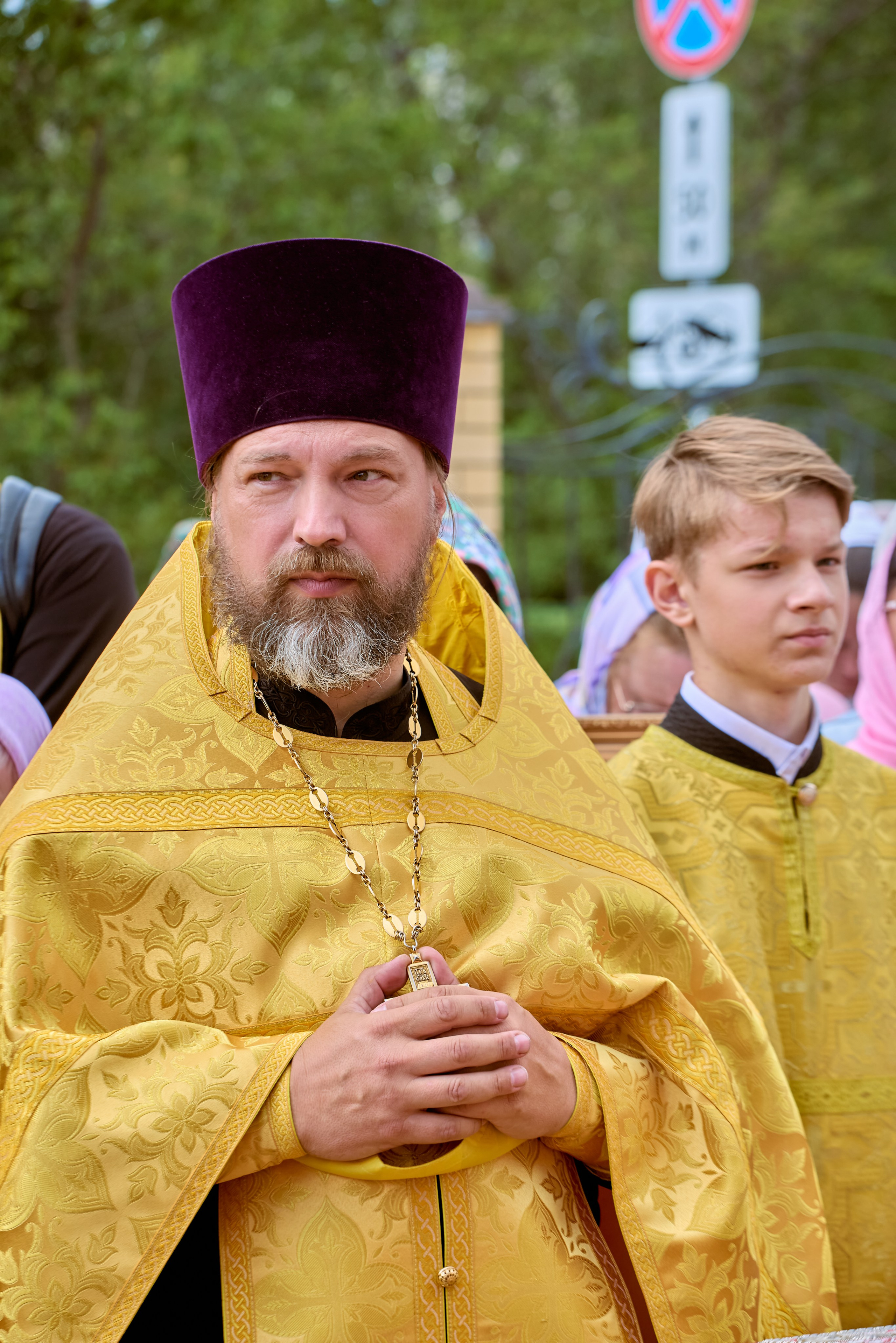 Портрет Священника на молебне