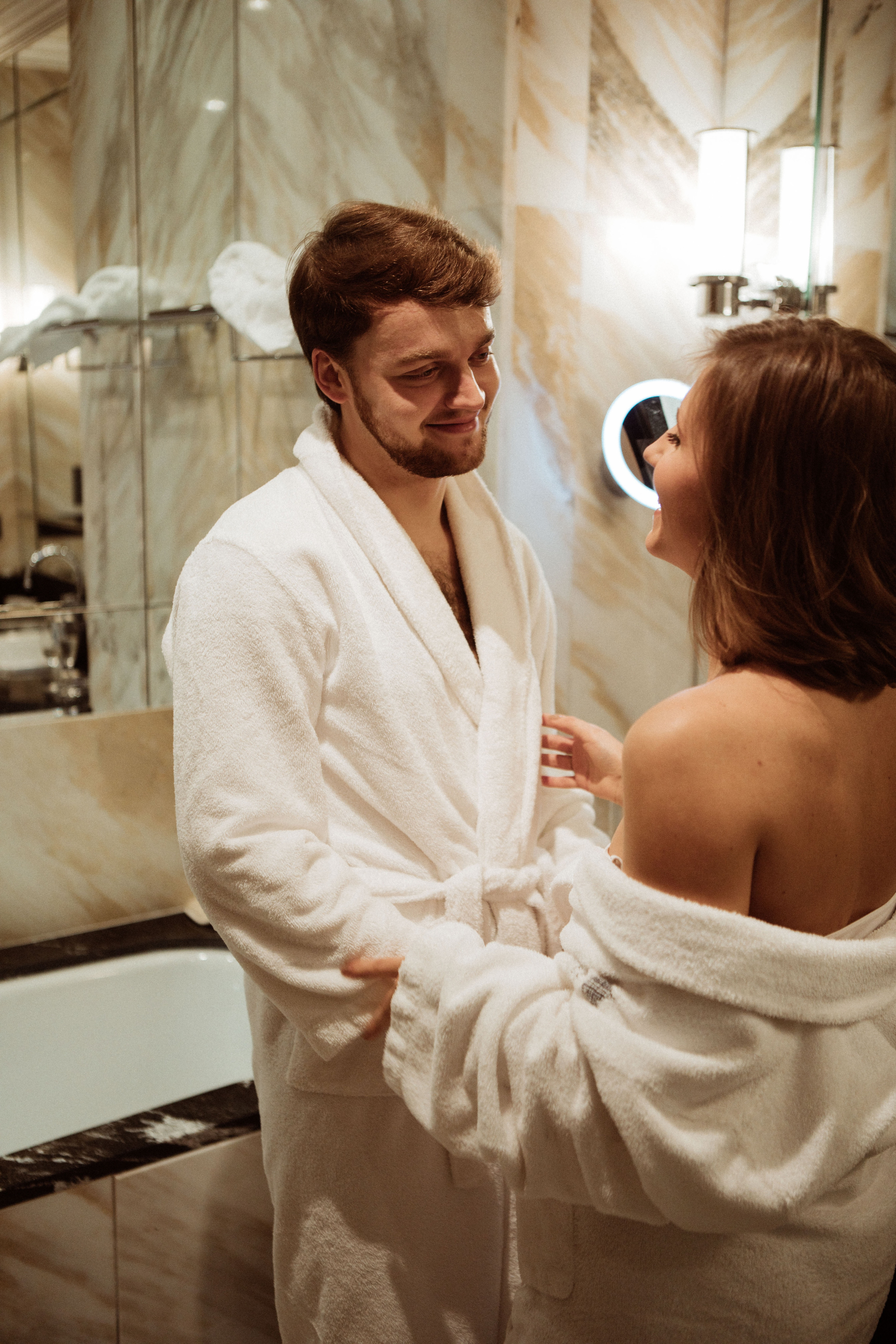 Саша и Вася. Утро в Балчуге и Роспись в Загсе. Свадебный и портретный фотограф в Москве Анастасия Масюк