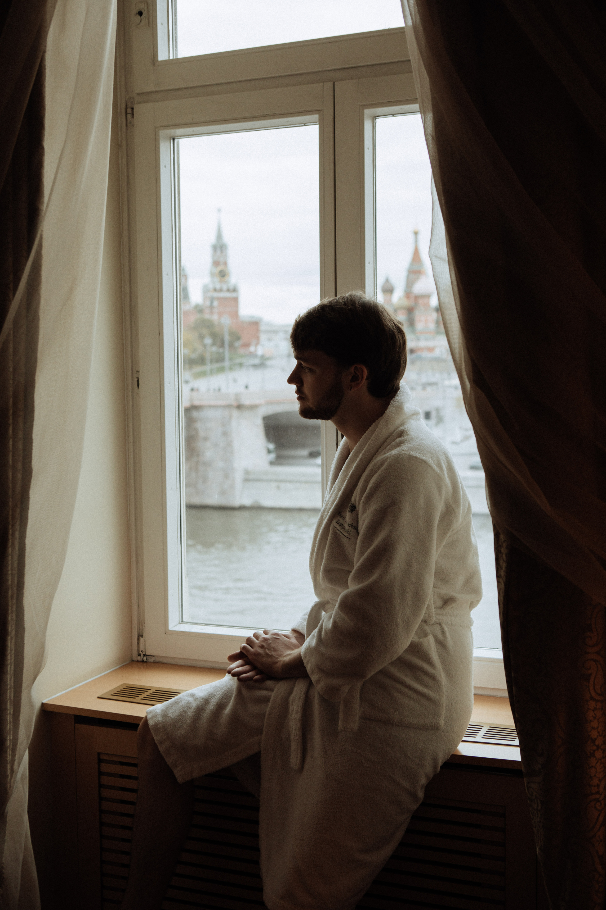 Саша и Вася. Утро в Балчуге и Роспись в Загсе. Свадебный и портретный фотограф в Москве Анастасия Масюк