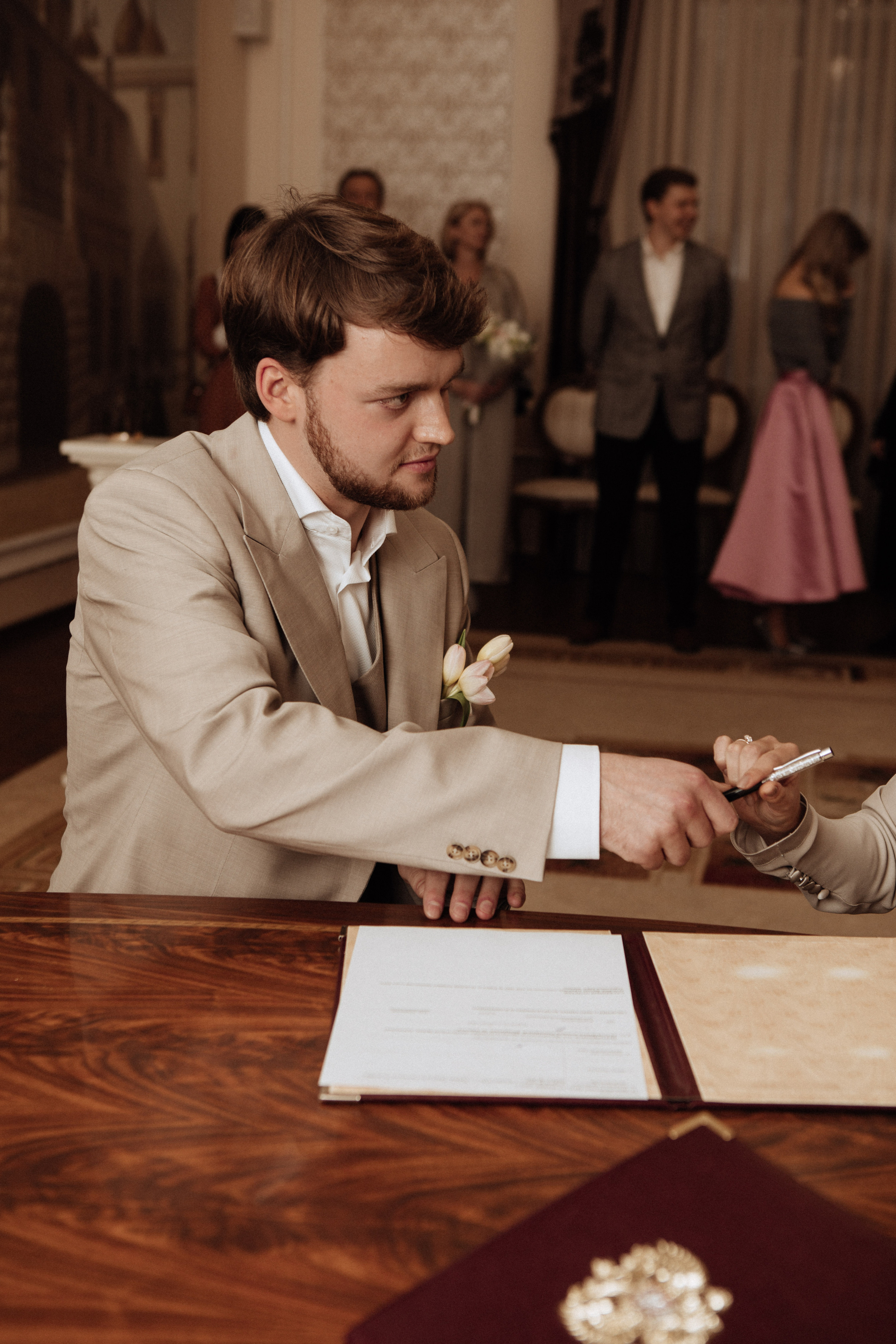 Саша и Вася. Утро в Балчуге и Роспись в Загсе. Свадебный и портретный фотограф в Москве Анастасия Масюк