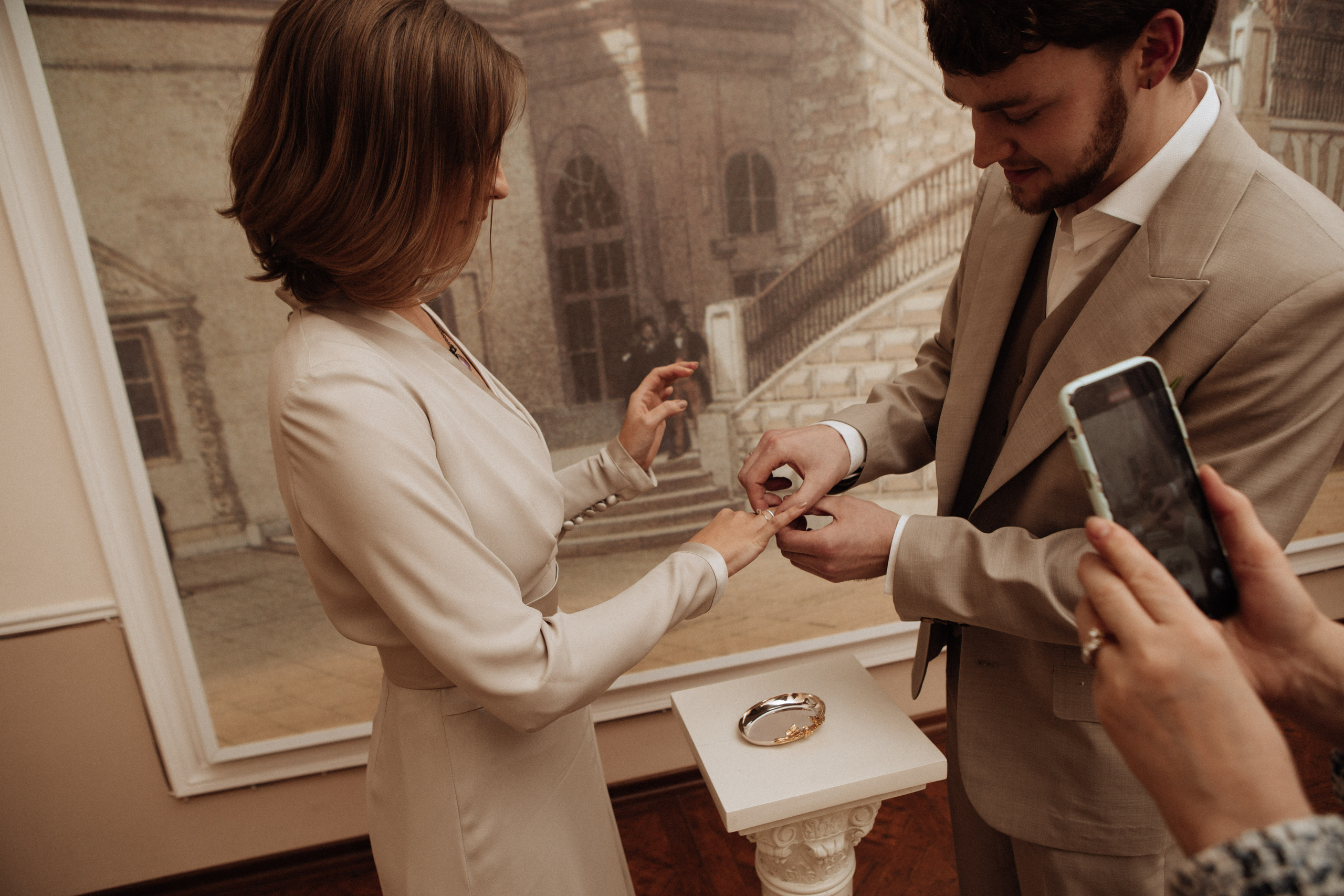 Саша и Вася. Утро в Балчуге и Роспись в Загсе. Свадебный и портретный фотограф в Москве Анастасия Масюк