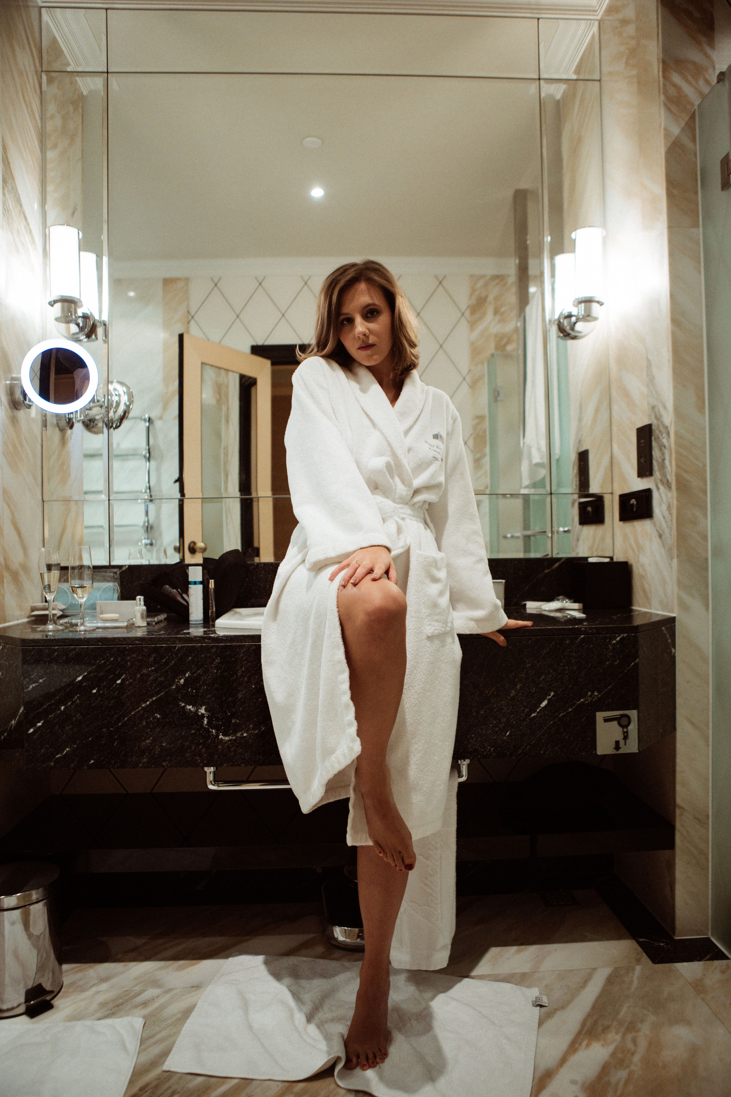 Саша и Вася. Утро в Балчуге и Роспись в Загсе. Свадебный и портретный фотограф в Москве Анастасия Масюк