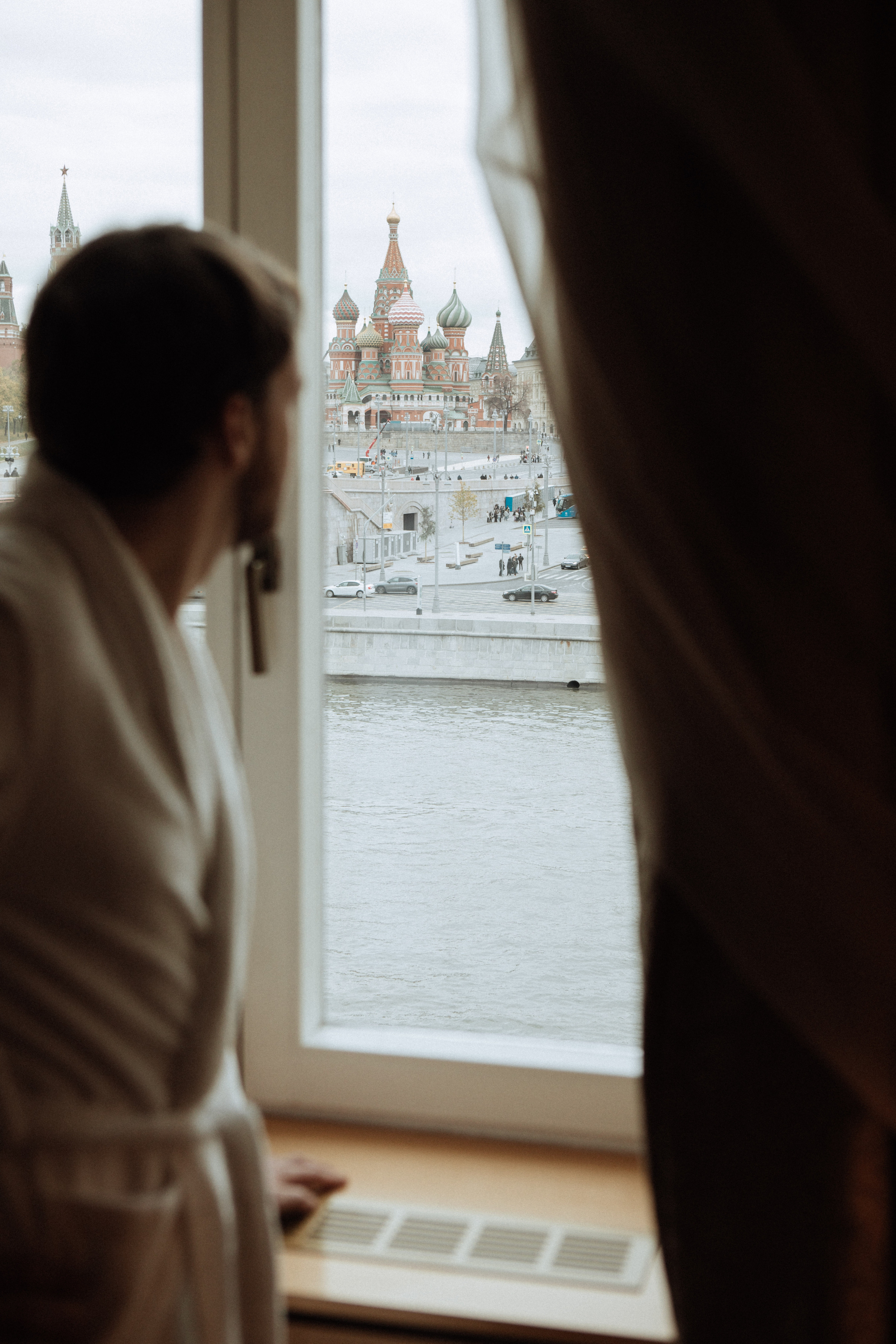 Саша и Вася. Утро в Балчуге и Роспись в Загсе. Свадебный и портретный фотограф в Москве Анастасия Масюк