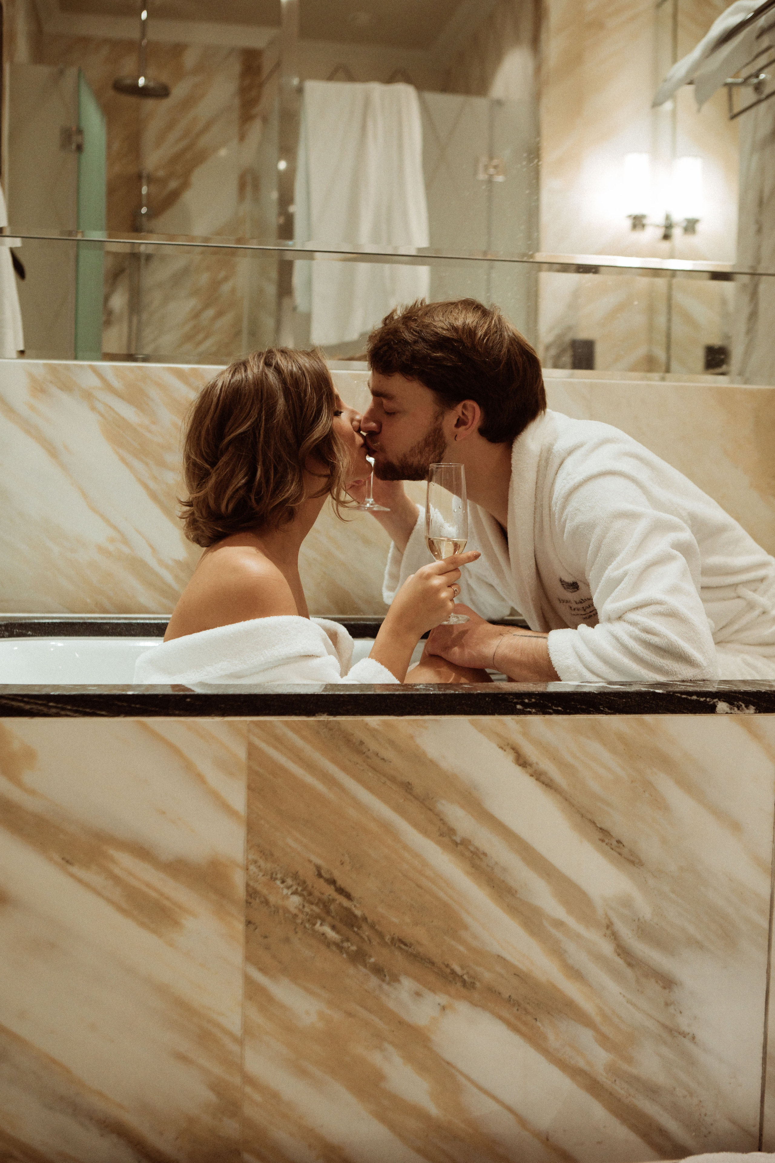 Саша и Вася. Утро в Балчуге и Роспись в Загсе. Свадебный и портретный фотограф в Москве Анастасия Масюк